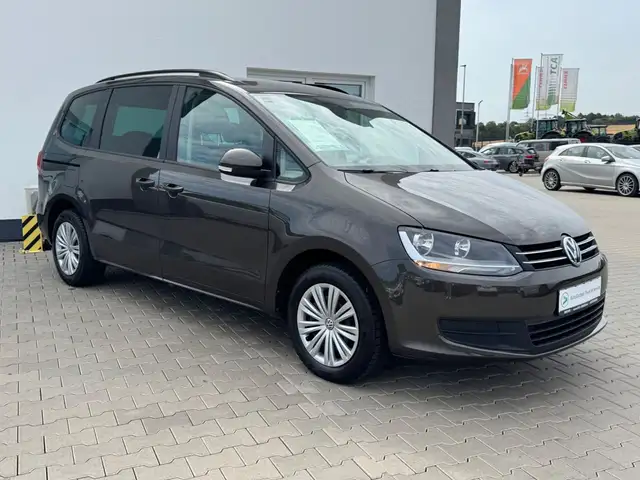 Volkswagen Sharan view 2