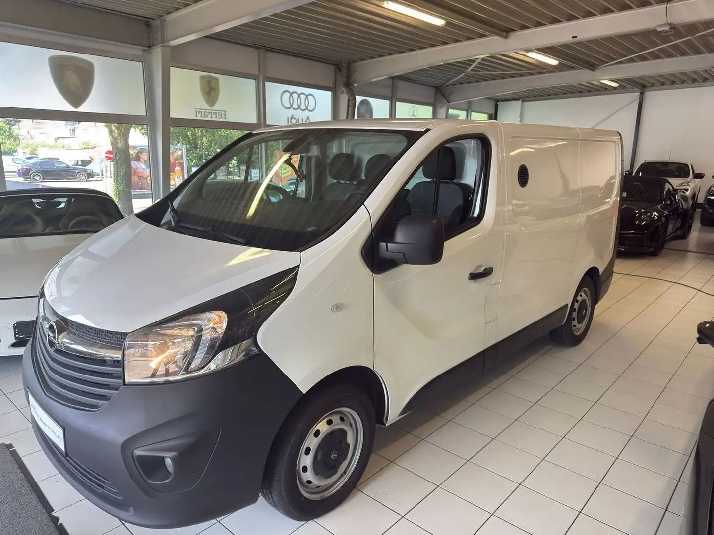 Opel Vivaro Kasten L1H1  2,7t/Kamera/Ausgebaut mit Würth Regal Blanc - 1