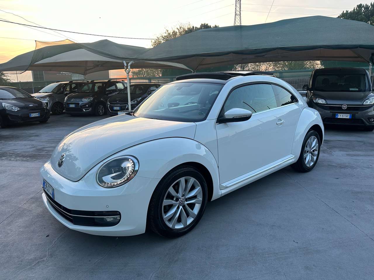 Volkswagen Maggiolino Maggiolino 1.6 tdi Design **TETTO APRIBILE**