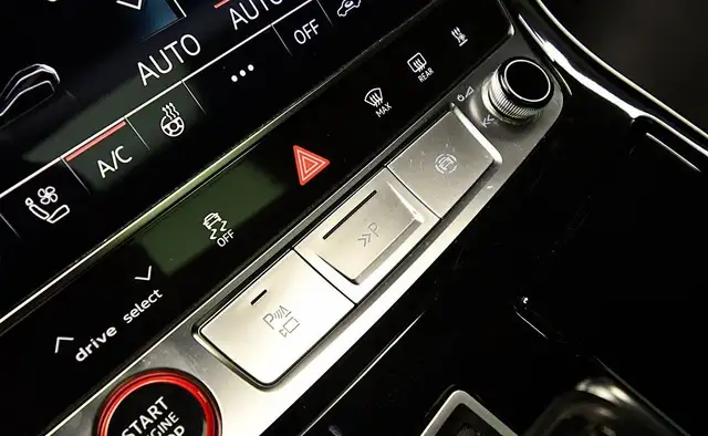 Audi RSQ8 view 14