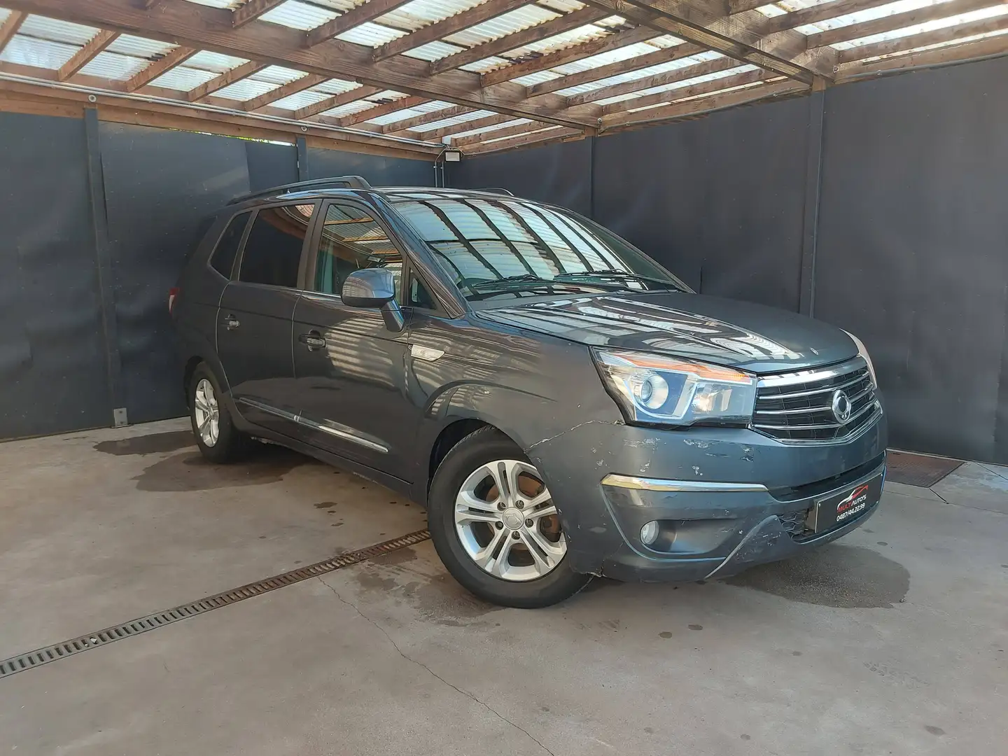 SsangYong Rodius Rodius 2.2 SV220e-XDi 2WD Crystal Plus Grau - 2