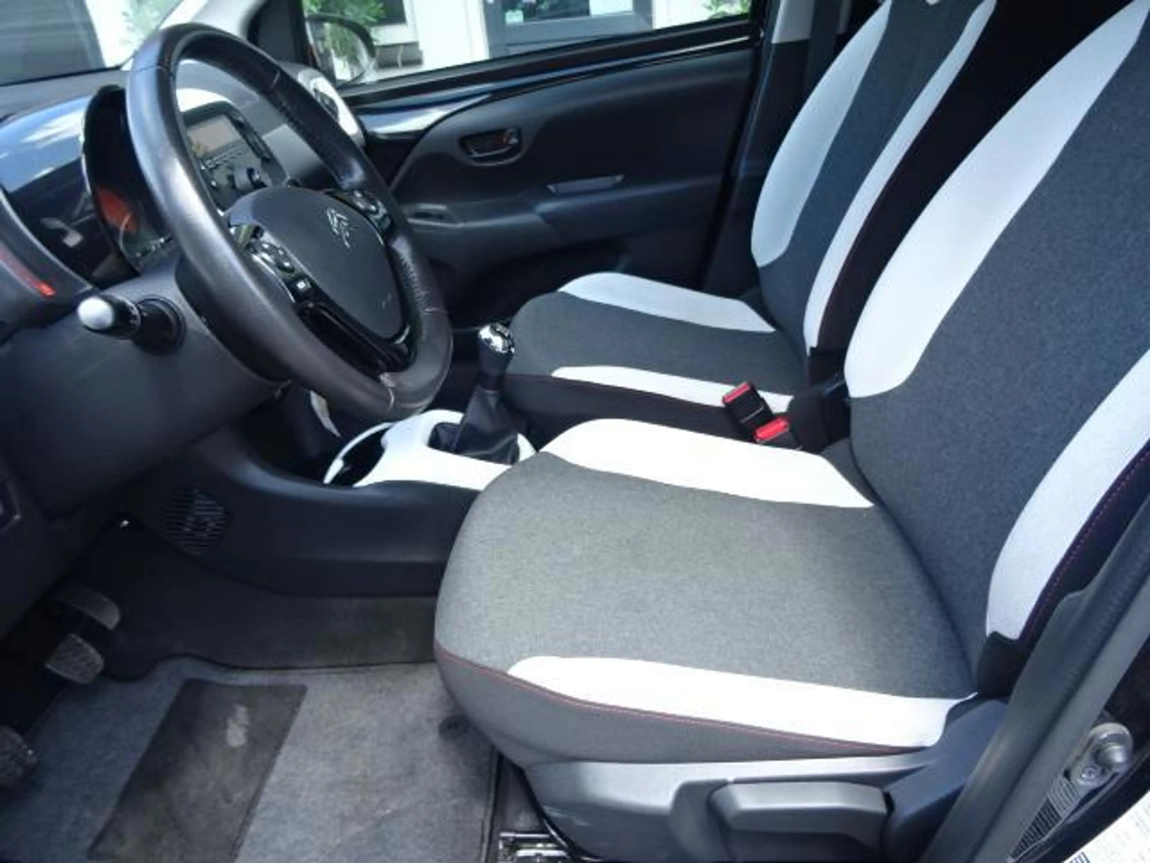 Citroen C1 1.0 VTi Feel — photo 12