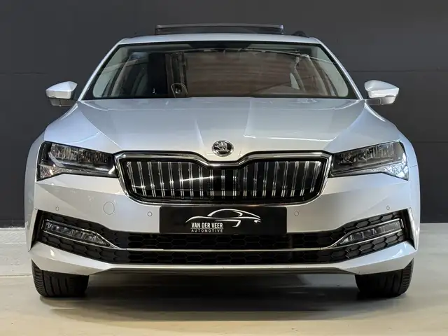 Skoda Superb view 4