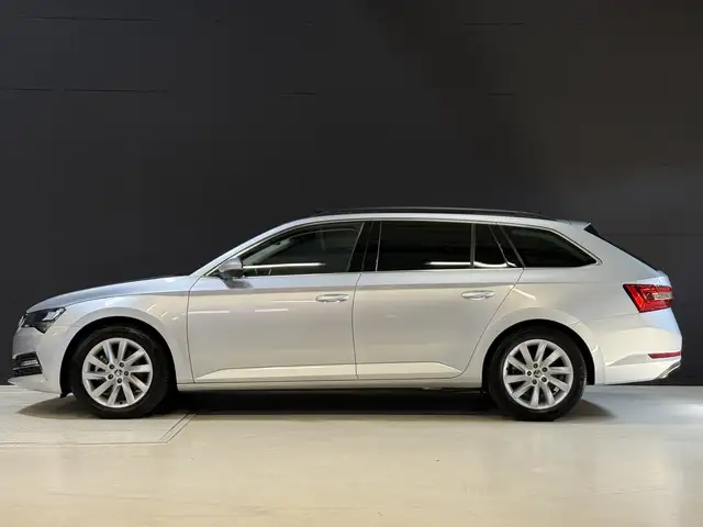 Skoda Superb view 3