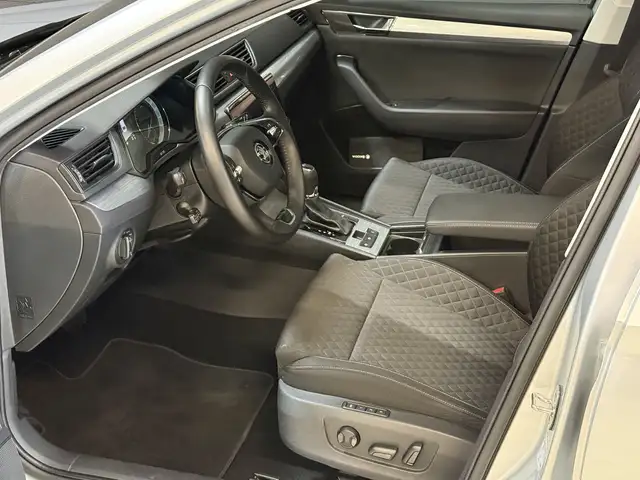 Skoda Superb view 7