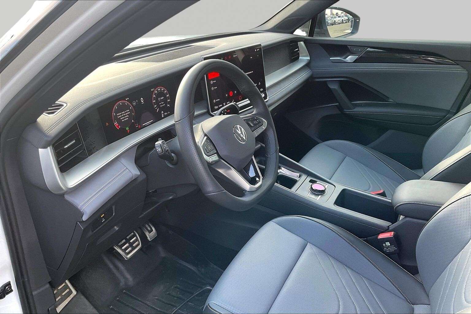 2026 Volkswagen Tiguan COMFORTLINE R-LINE BLACK EDITION — снимка 1