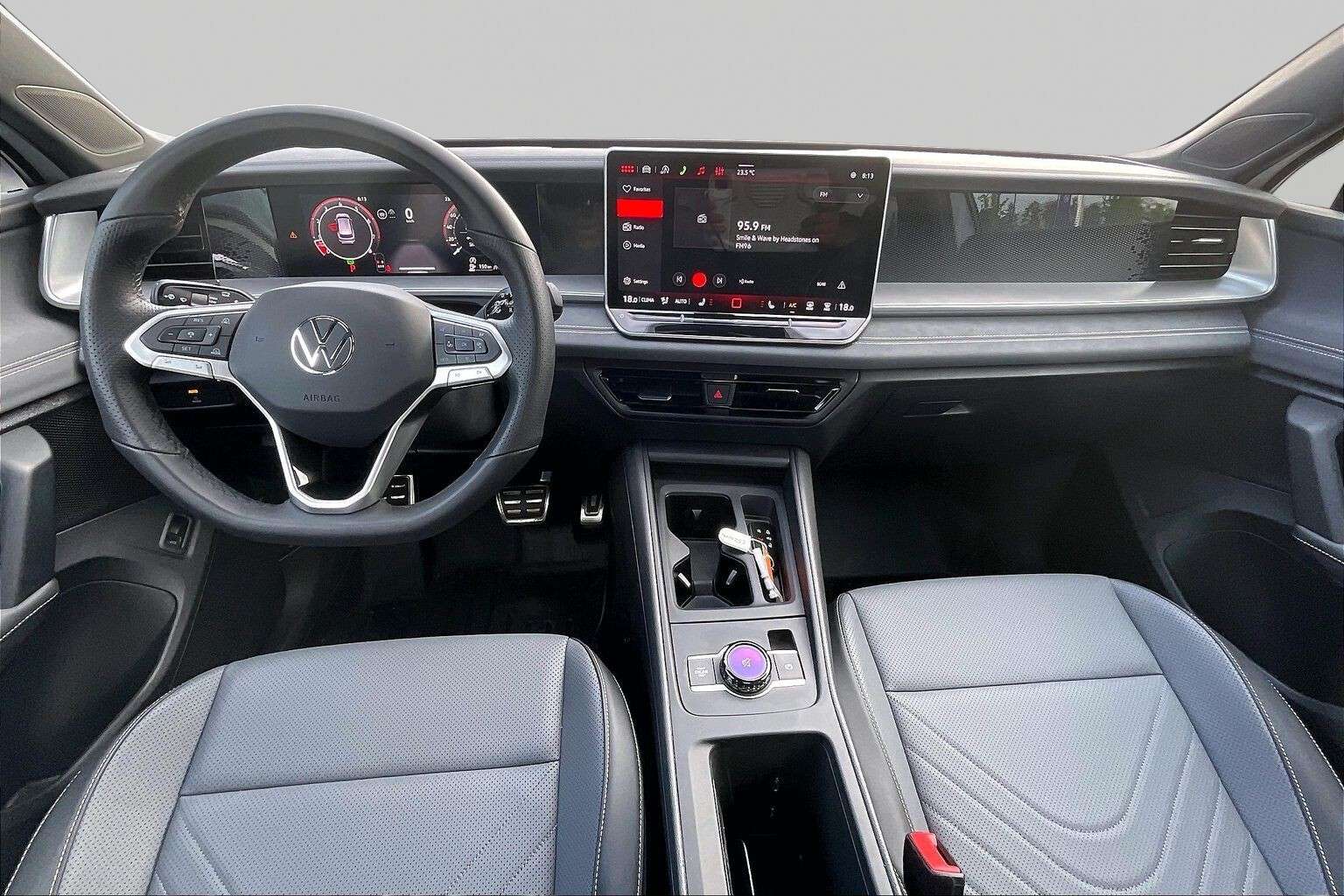 2026 Volkswagen Tiguan COMFORTLINE R-LINE BLACK EDITION — снимка 1