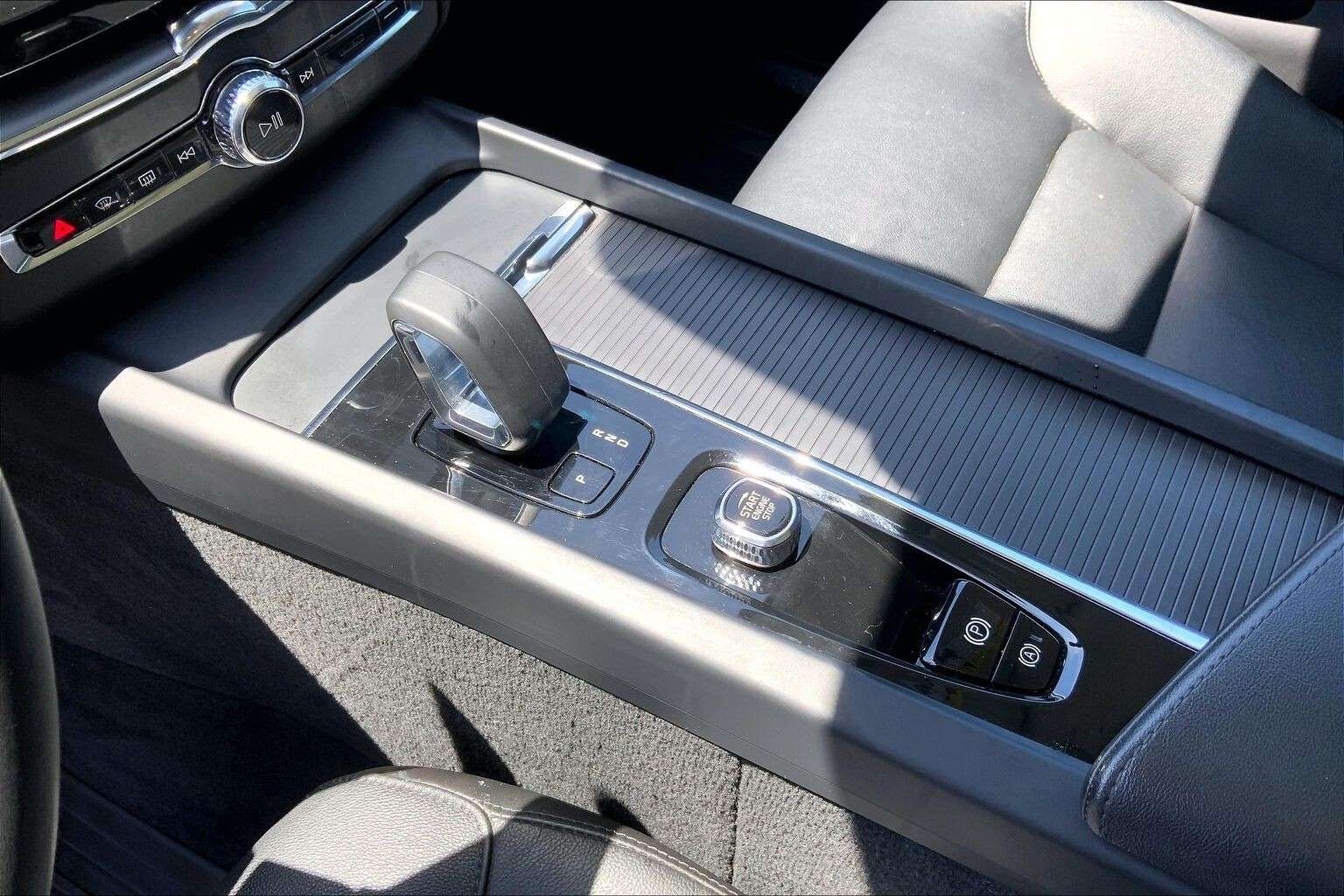 2024 Volvo XC60 | Hybrid | Sunroof | Heated Steering Wheel thumb 16