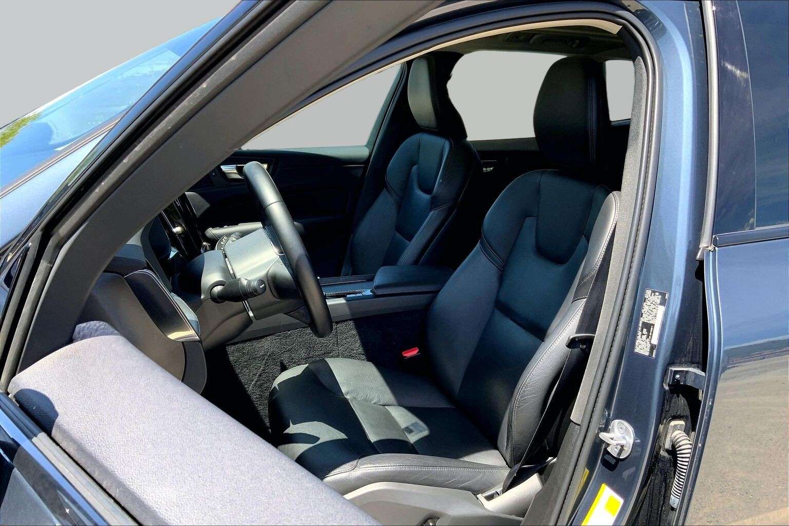 2024 Volvo XC60 | Hybrid | Sunroof | Heated Steering Wheel thumb 14