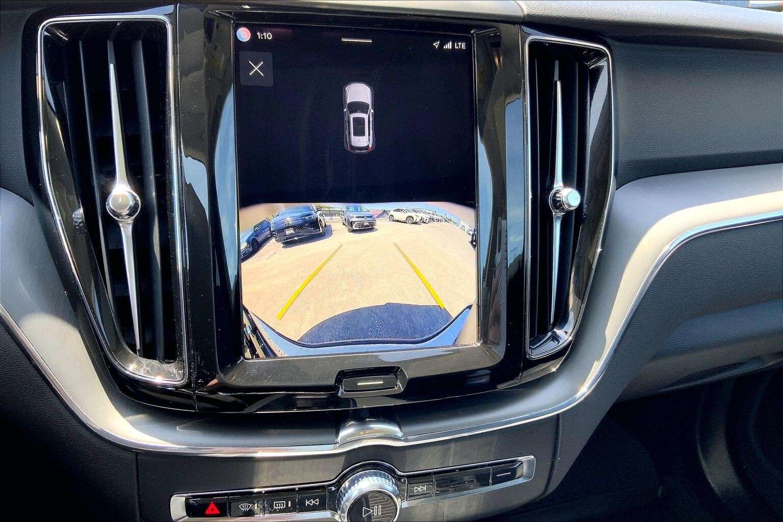 2024 Volvo XC60 | Hybrid | Sunroof | Heated Steering Wheel thumb 6