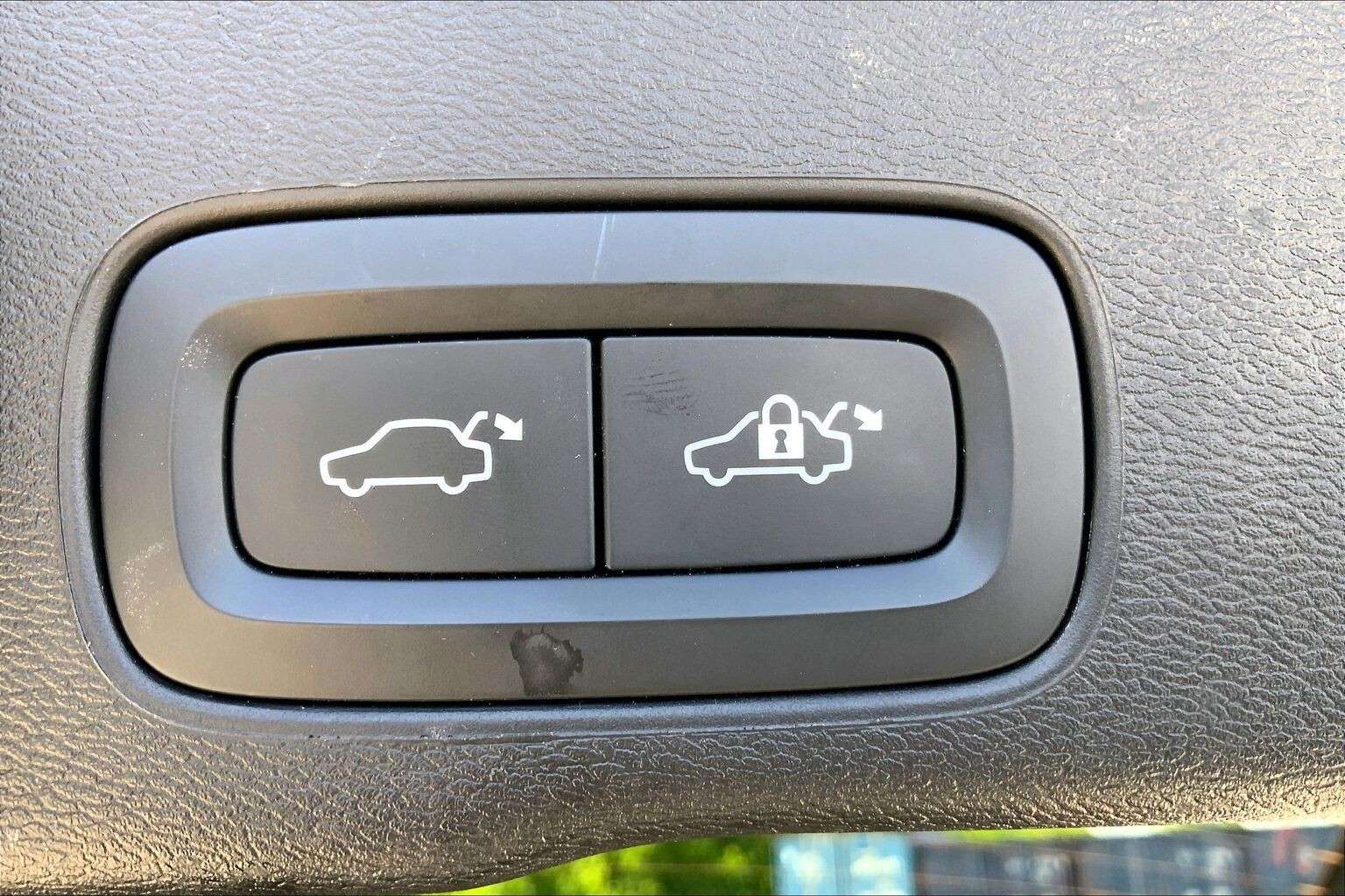2024 Volvo XC60 | Hybrid | Sunroof | Heated Steering Wheel thumb 19