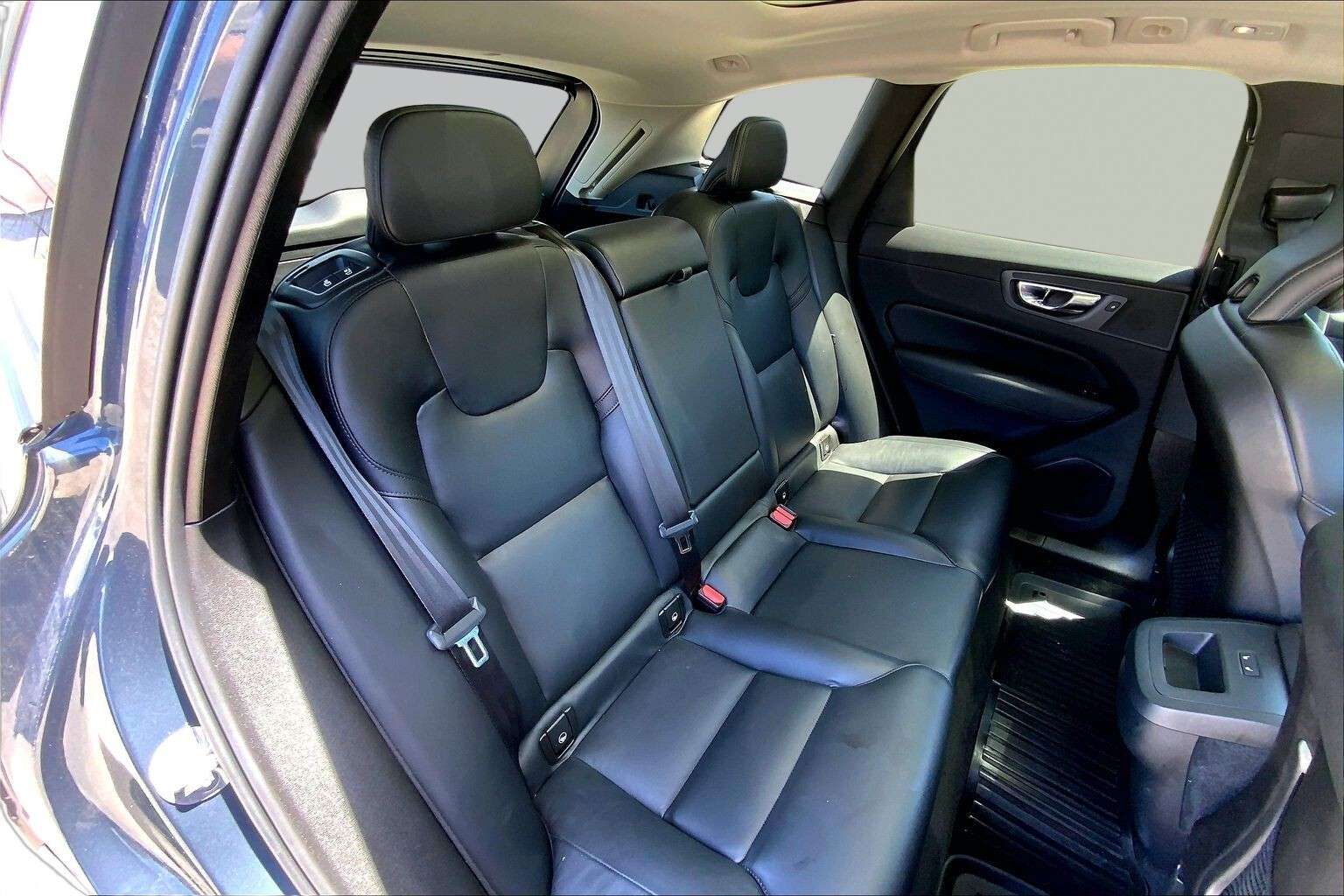 2024 Volvo XC60 | Hybrid | Sunroof | Heated Steering Wheel thumb 22