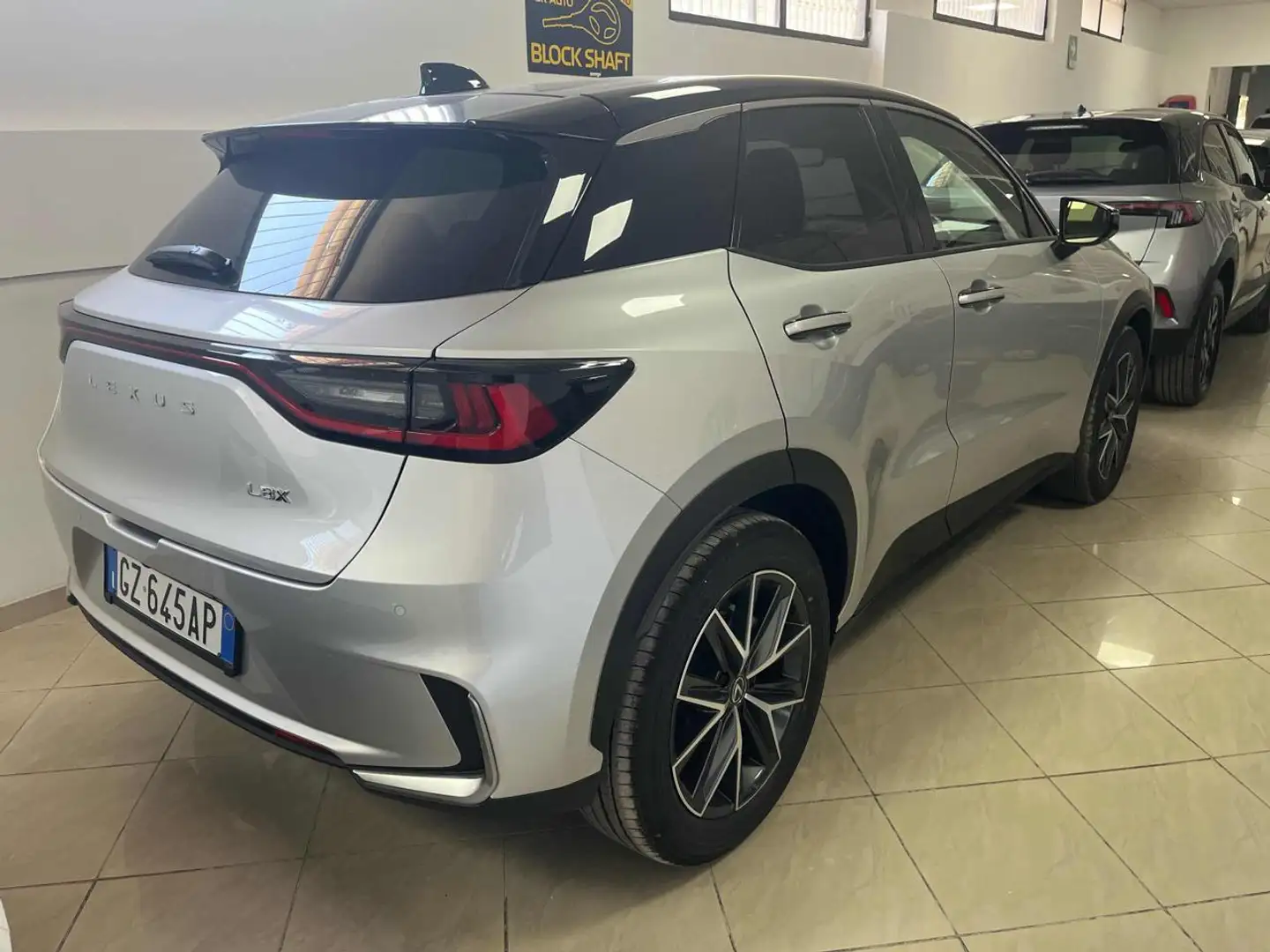 Lexus LBX EMOTION 1.5 Full Hybrid  e-CVT - 2