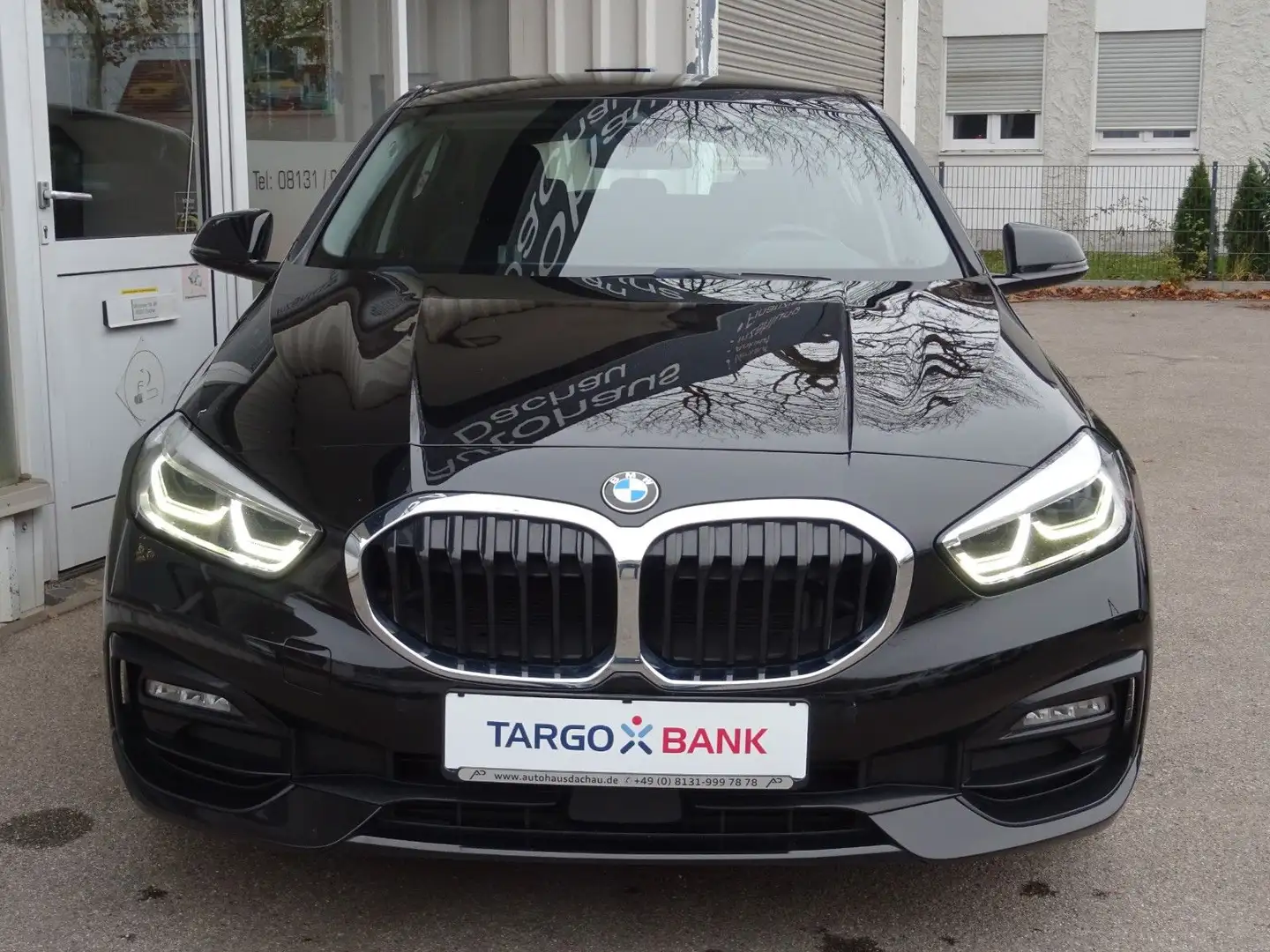 BMW 118 i Sport Line Aut F40 Navi LED 17" PDC WirChar Schwarz - 2