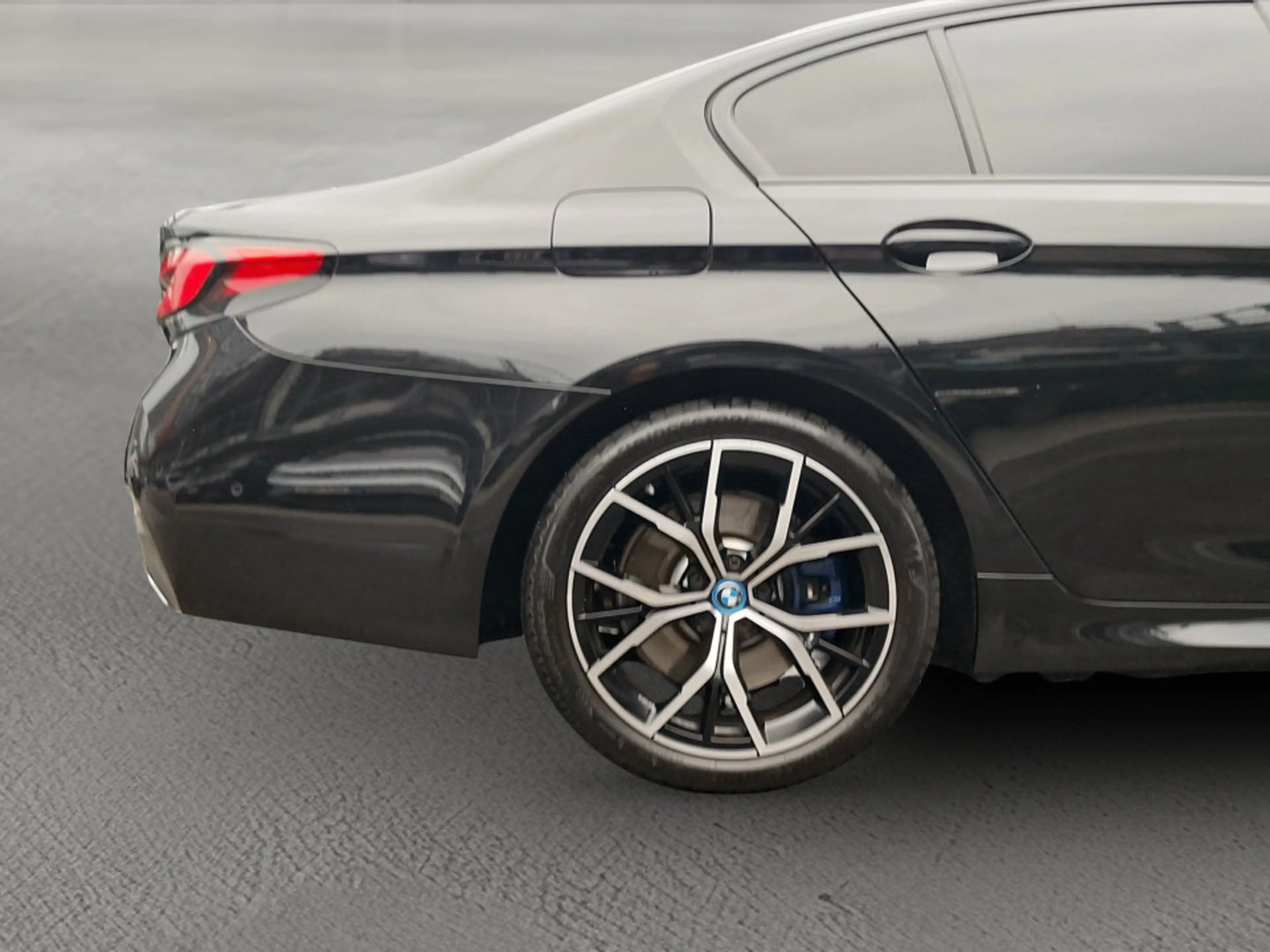 BMW 545 BMW 5 Lim. 545 e xDrive M Sport — photo 6