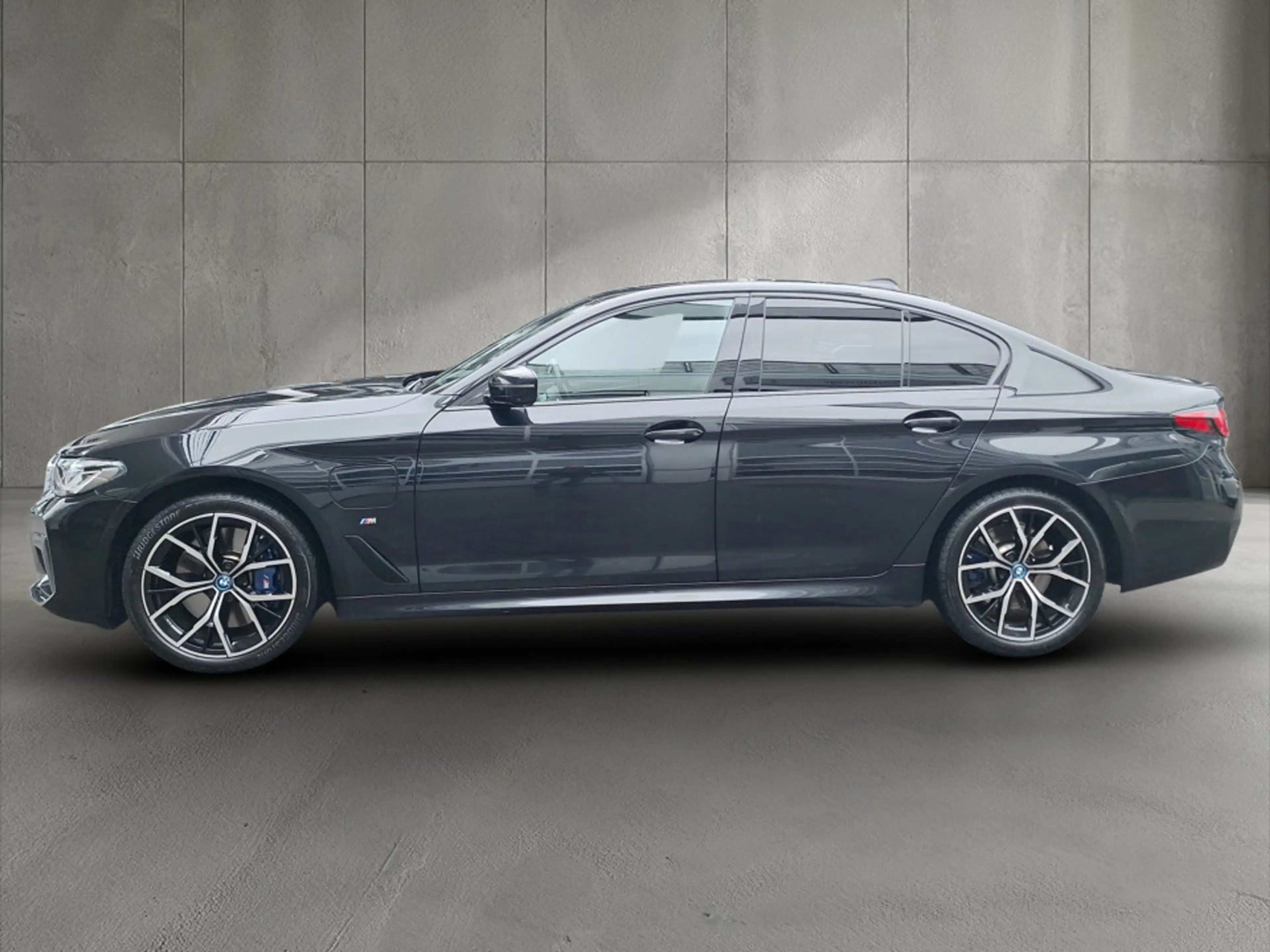BMW 545 BMW 5 Lim. 545 e xDrive M Sport — photo 3