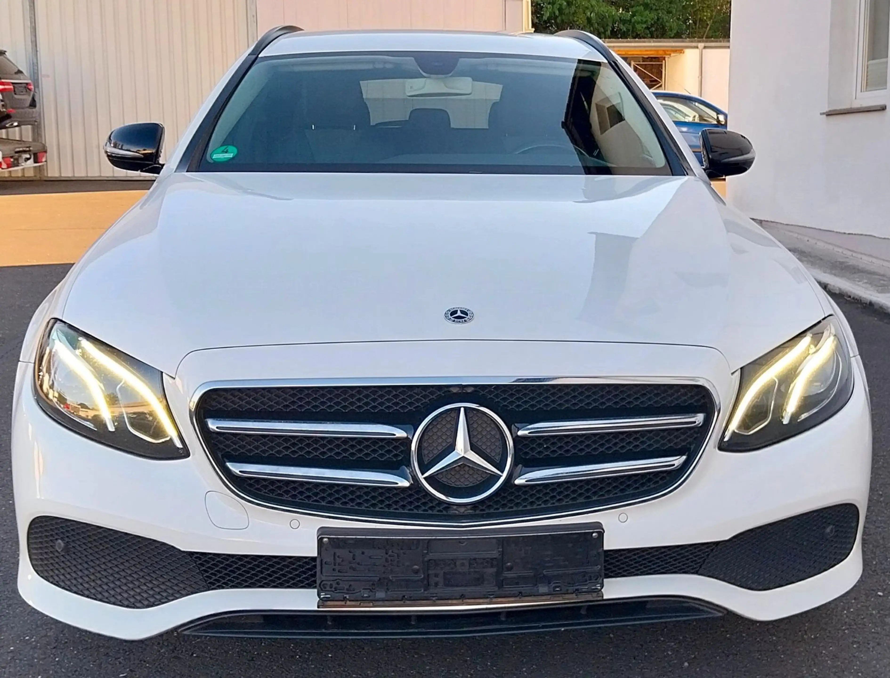 Mercedes-Benz E 220 d T-Modell 9G-Automatik Scheckheft MB 1.Hd — photo 2