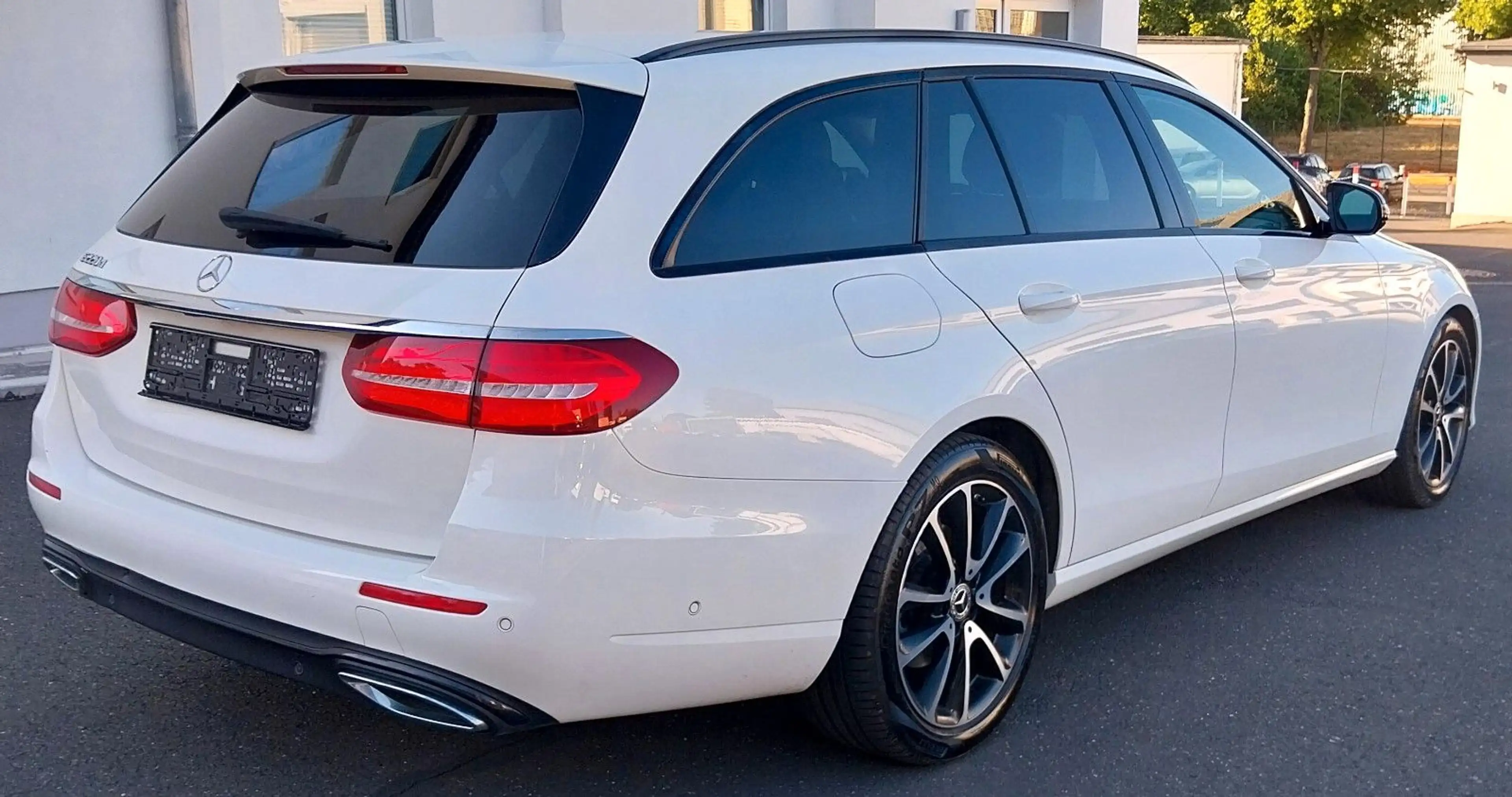 Mercedes-Benz E 220 d T-Modell 9G-Automatik Scheckheft MB 1.Hd — photo 8