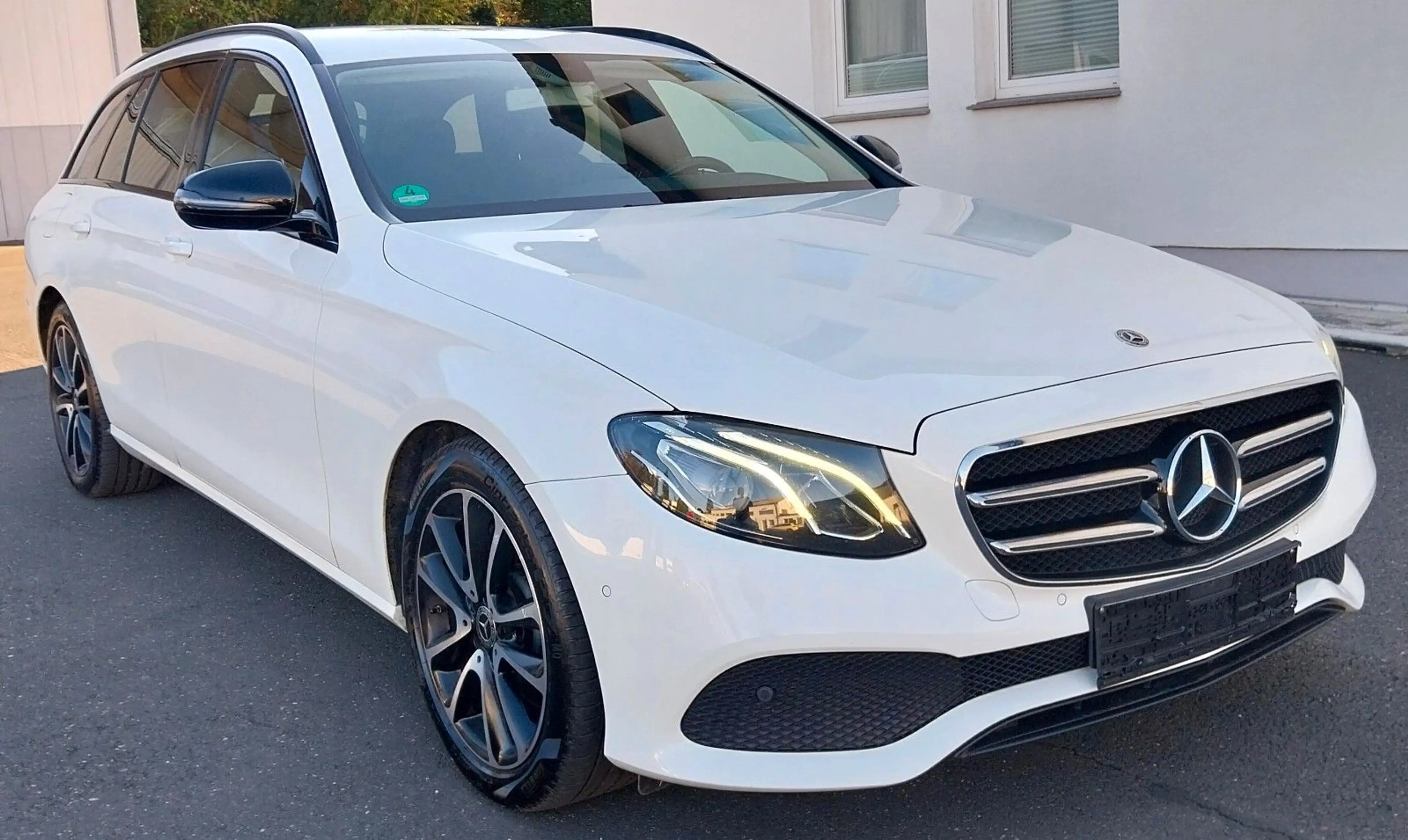 Mercedes-Benz E 220 d T-Modell 9G-Automatik Scheckheft MB 1.Hd — photo 3