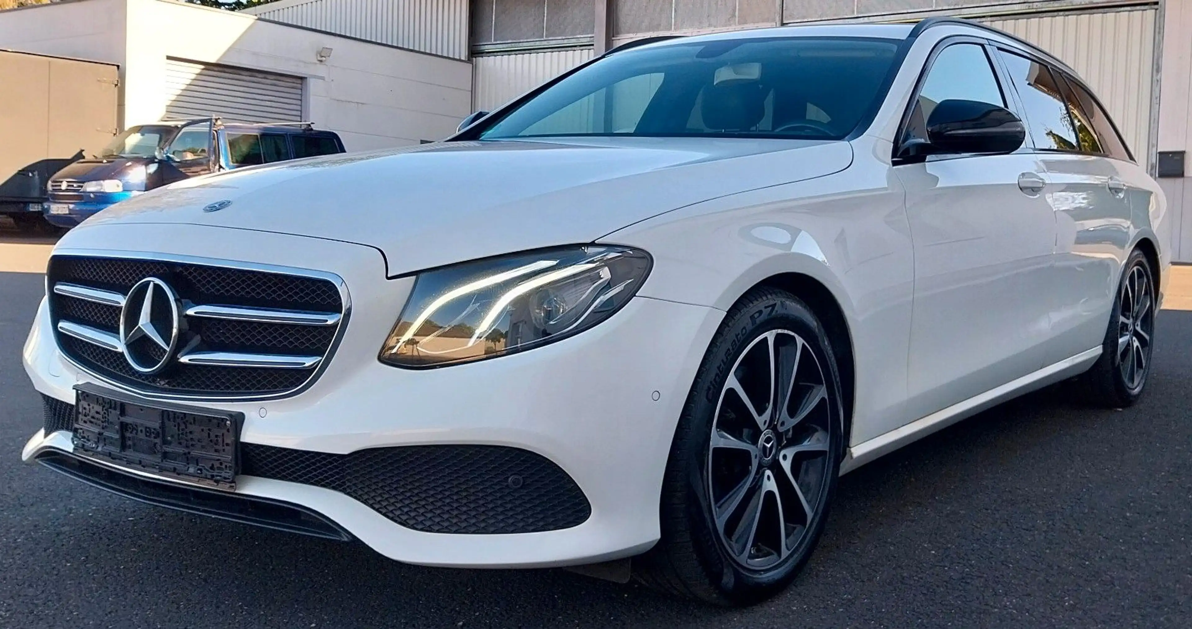 Mercedes-Benz E 220 d T-Modell 9G-Automatik Scheckheft MB 1.Hd