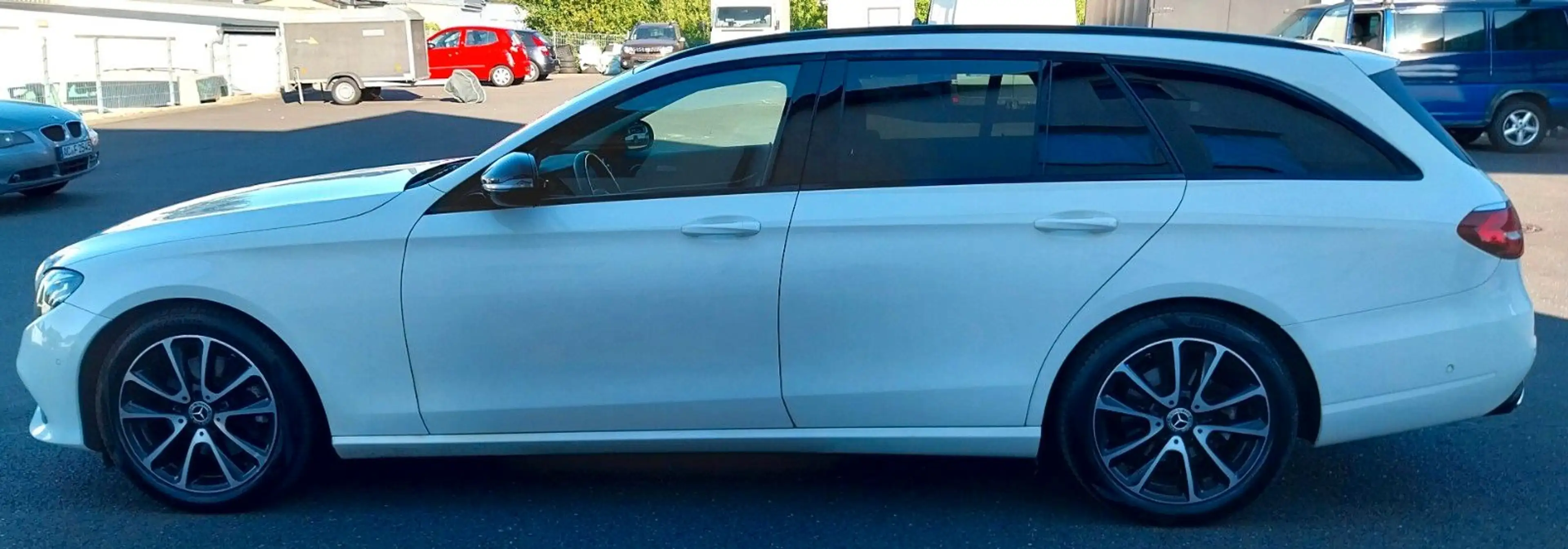 Mercedes-Benz E 220 d T-Modell 9G-Automatik Scheckheft MB 1.Hd — photo 13