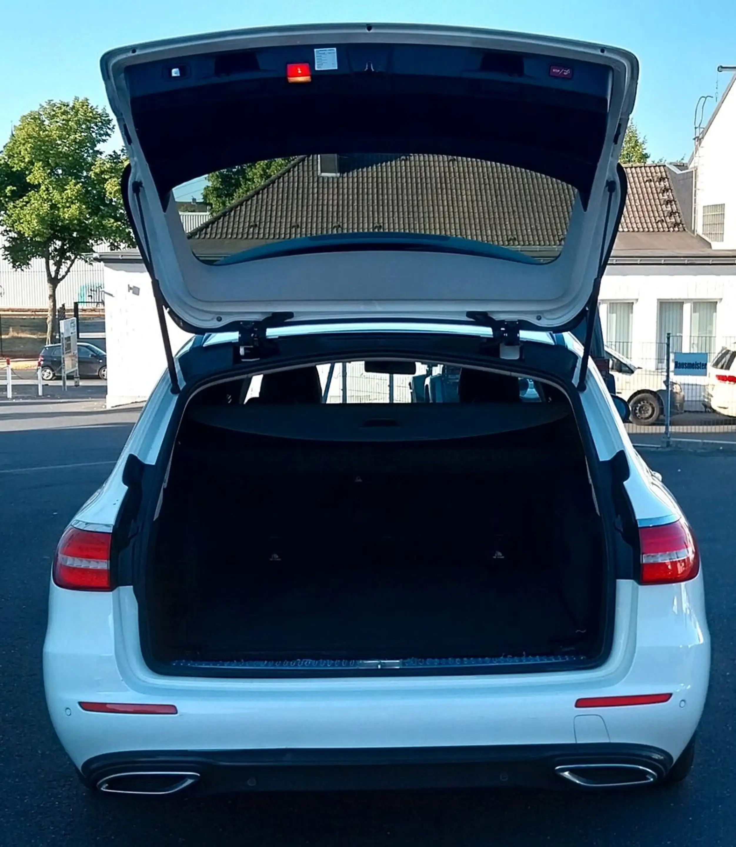 Mercedes-Benz E 220 d T-Modell 9G-Automatik Scheckheft MB 1.Hd — photo 10
