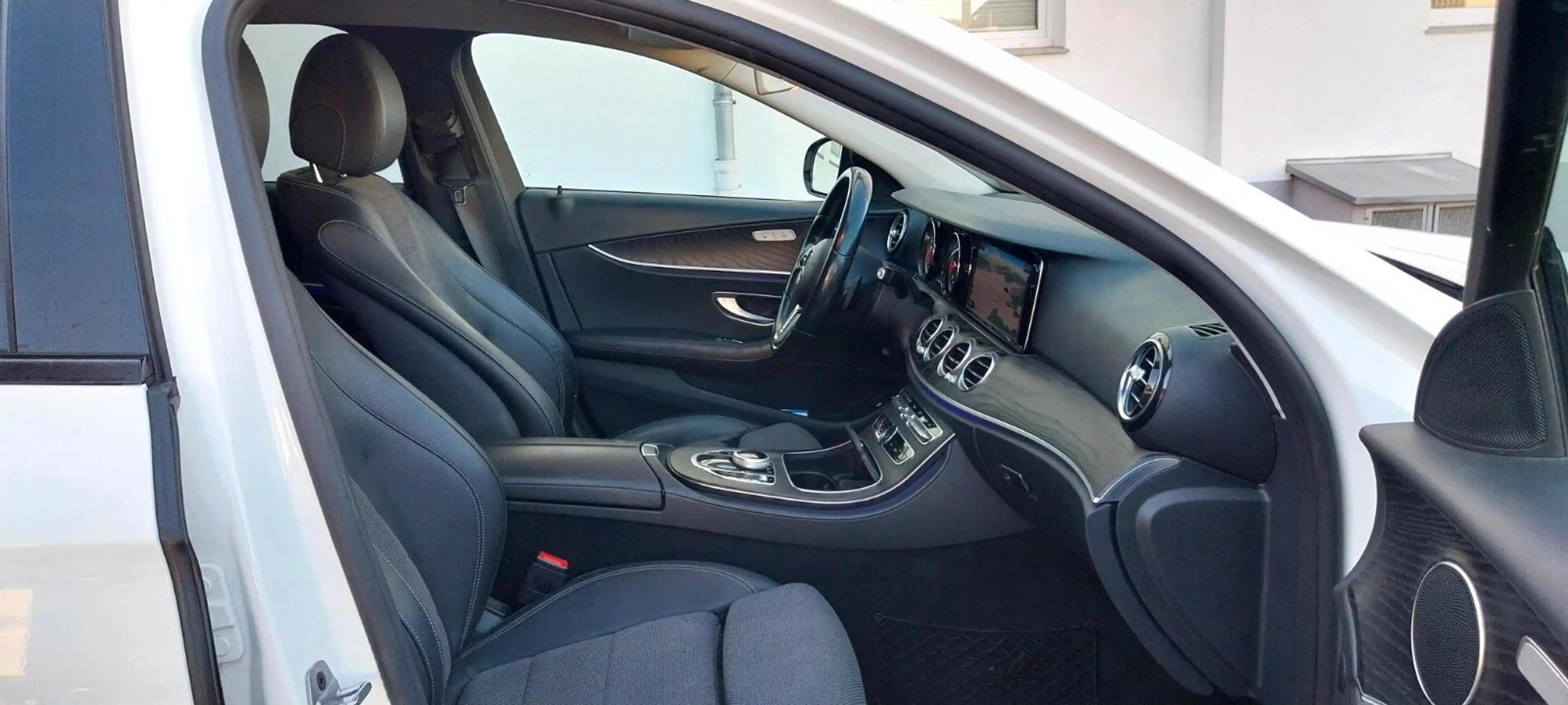 Mercedes-Benz E 220 d T-Modell 9G-Automatik Scheckheft MB 1.Hd — photo 6