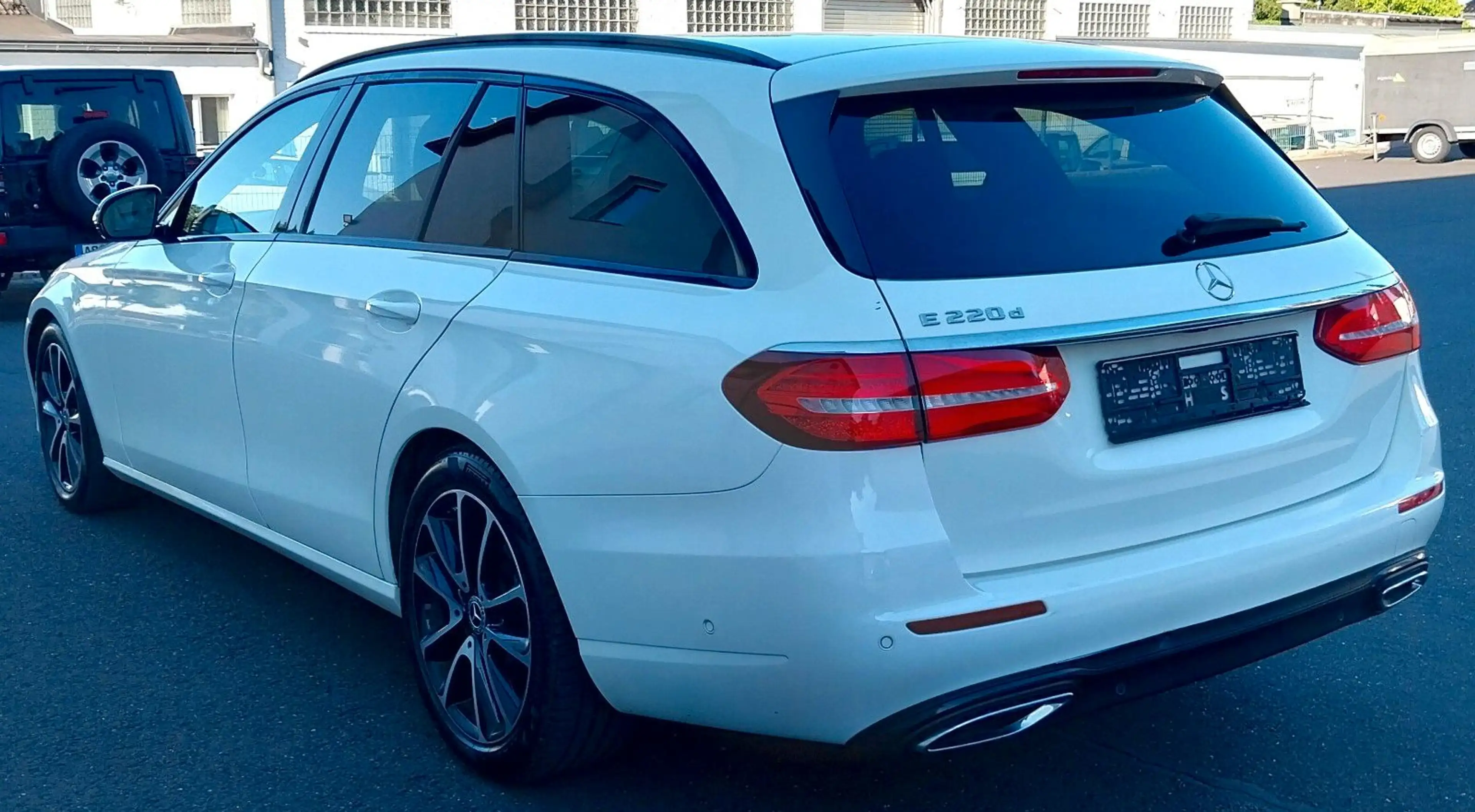 Mercedes-Benz E 220 d T-Modell 9G-Automatik Scheckheft MB 1.Hd — photo 12