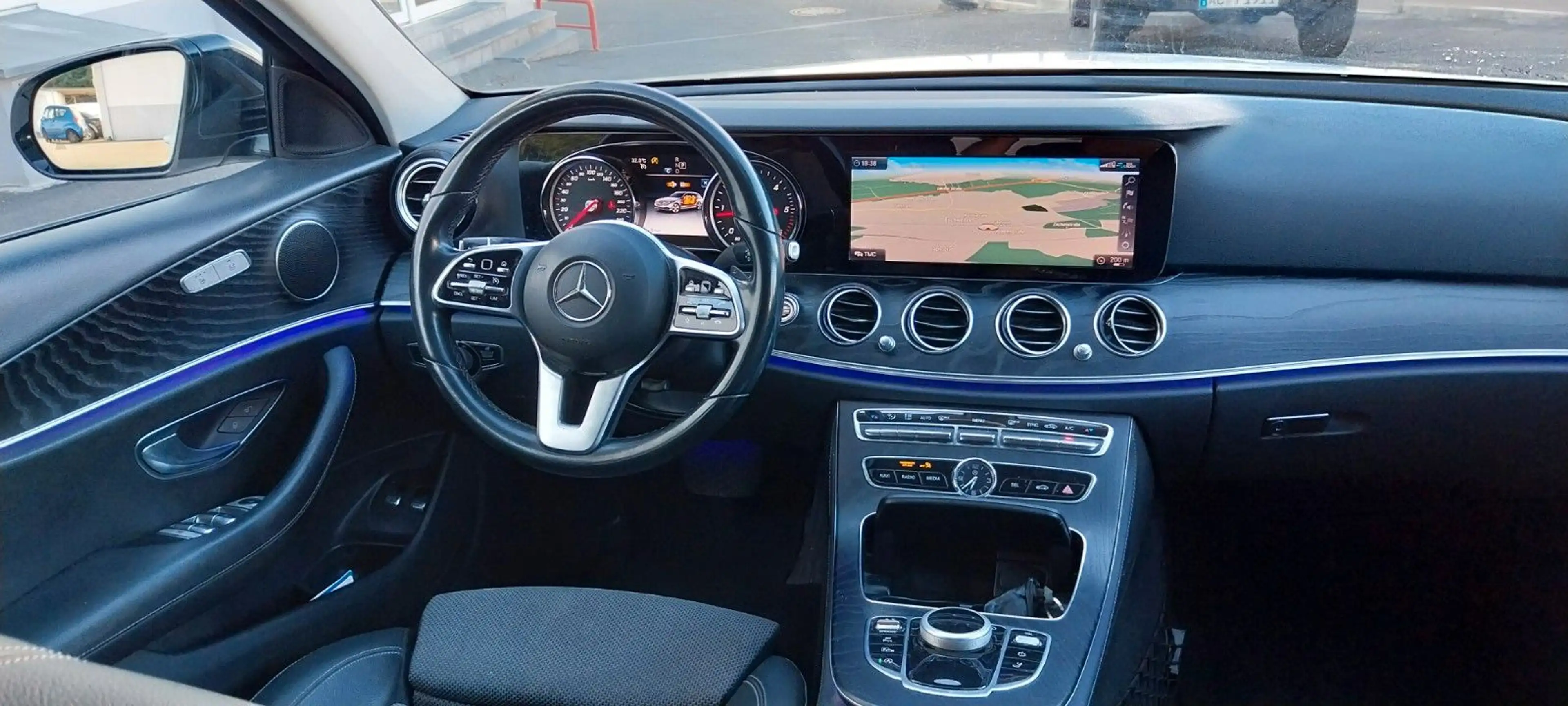 Mercedes-Benz E 220 d T-Modell 9G-Automatik Scheckheft MB 1.Hd — photo 4