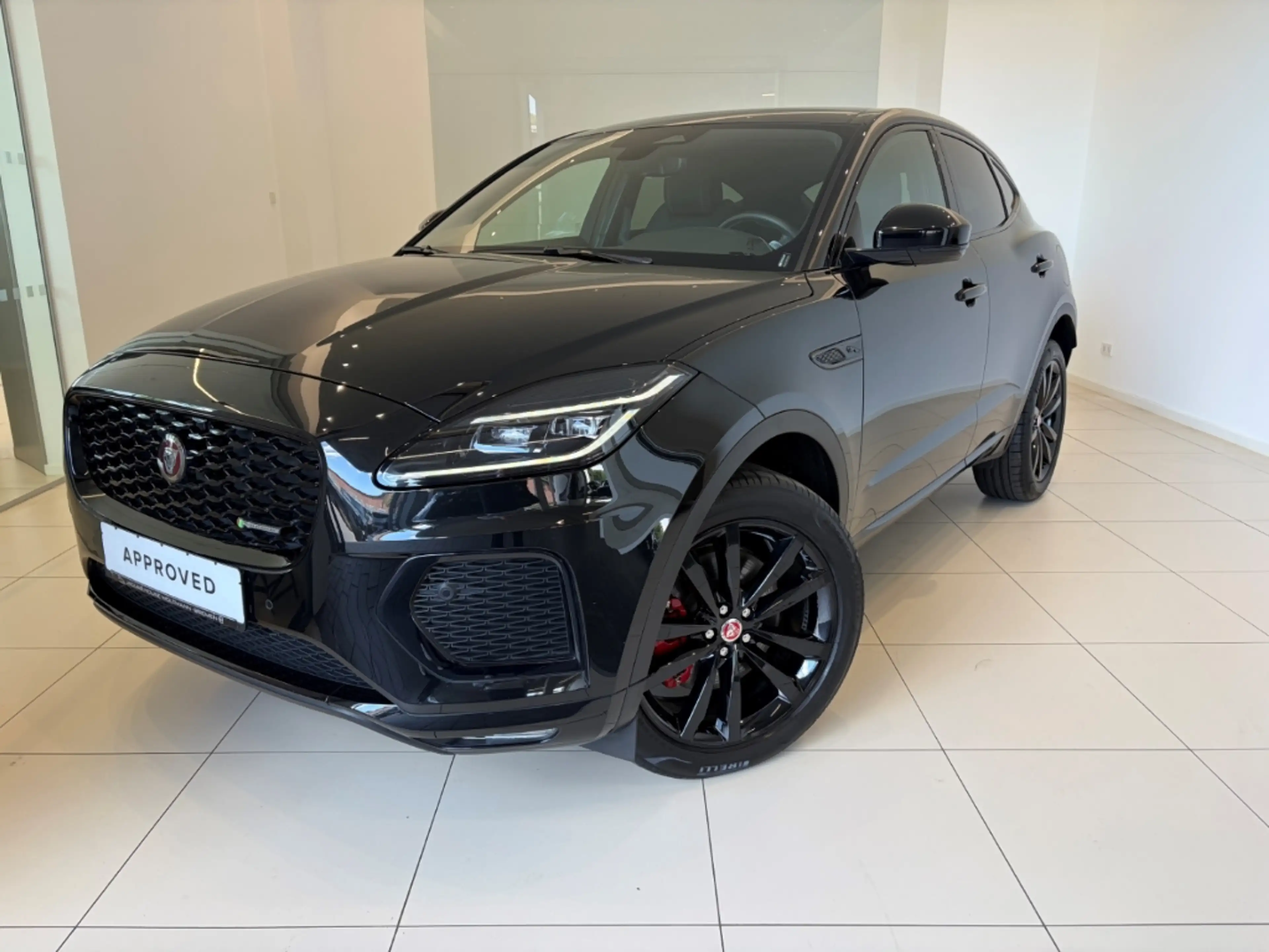 Jaguar E-Pace R-Dynamic SE AWD Plug-In Hybrid — photo 11