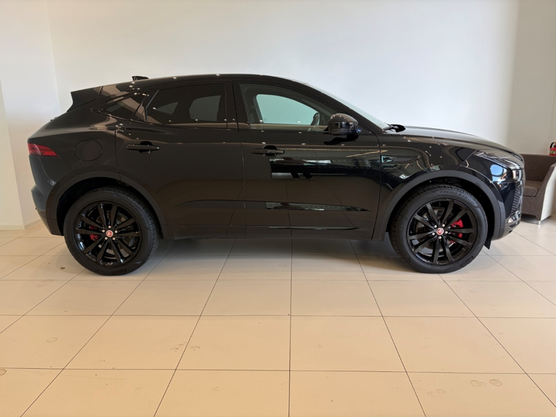 Jaguar E-Pace R-Dynamic SE AWD Plug-In Hybrid — photo 6