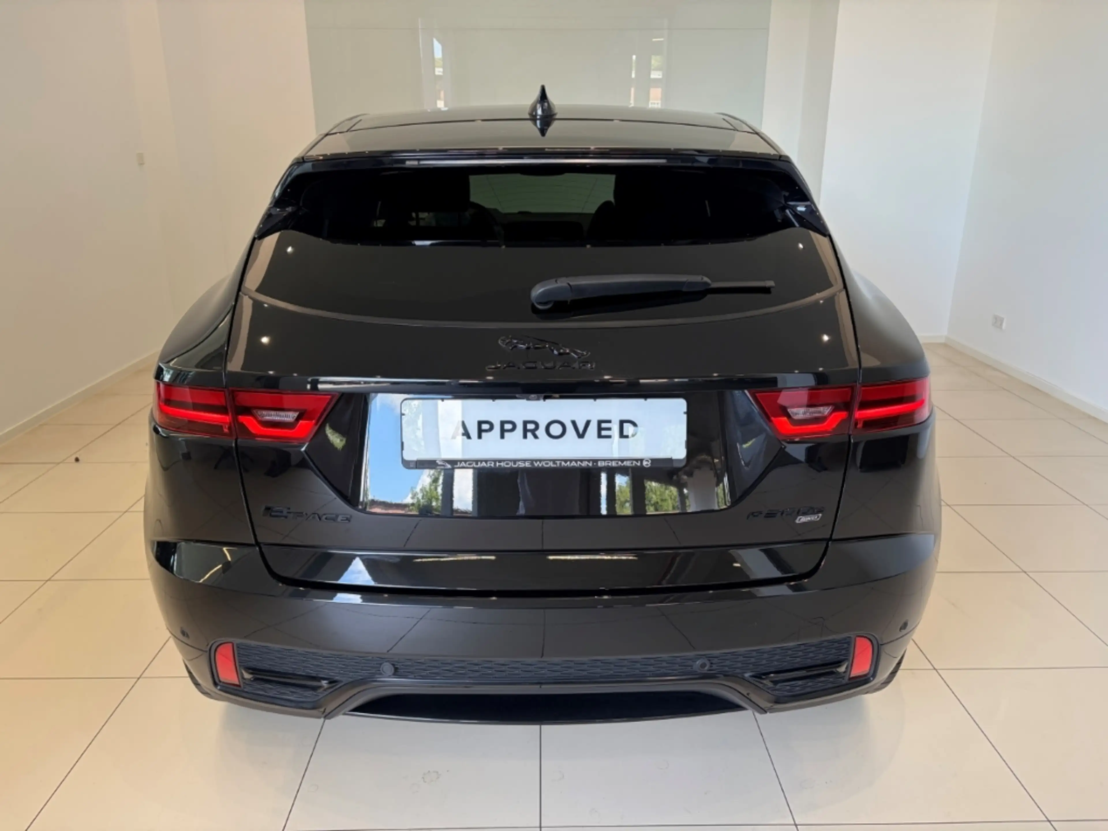 Jaguar E-Pace R-Dynamic SE AWD Plug-In Hybrid — photo 13