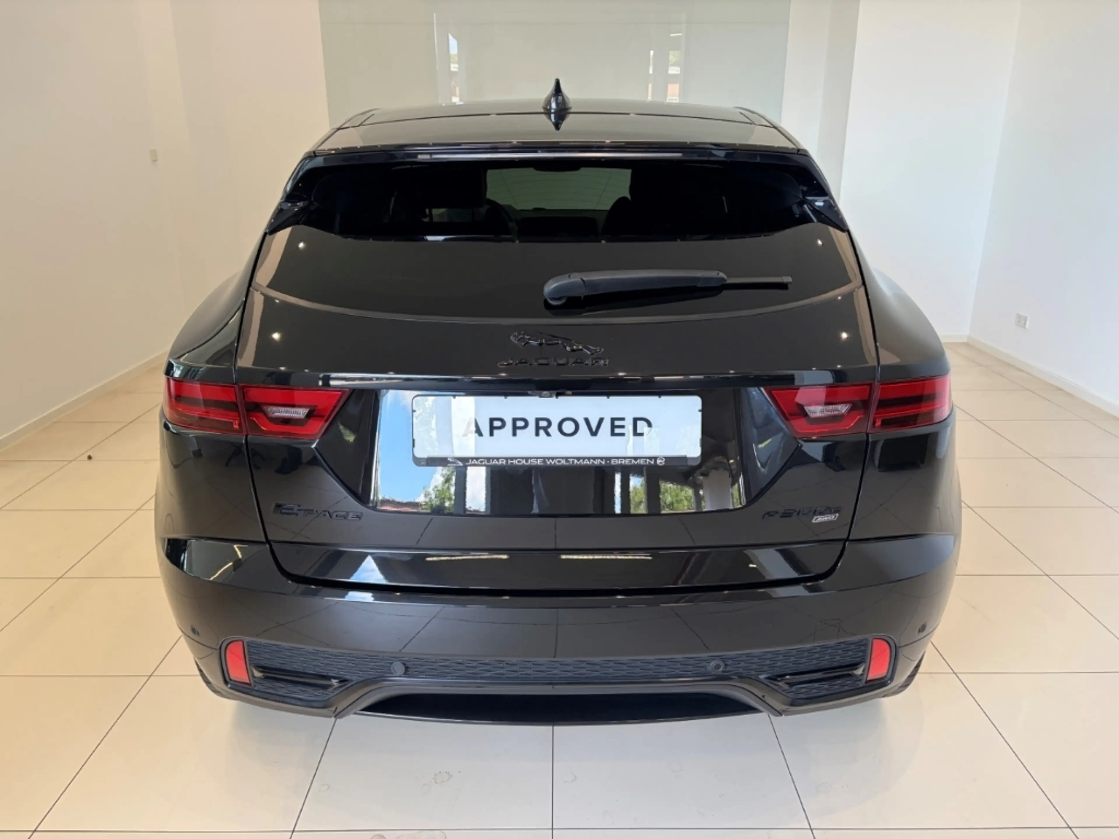 Jaguar E-Pace R-Dynamic SE AWD Plug-In Hybrid — photo 7