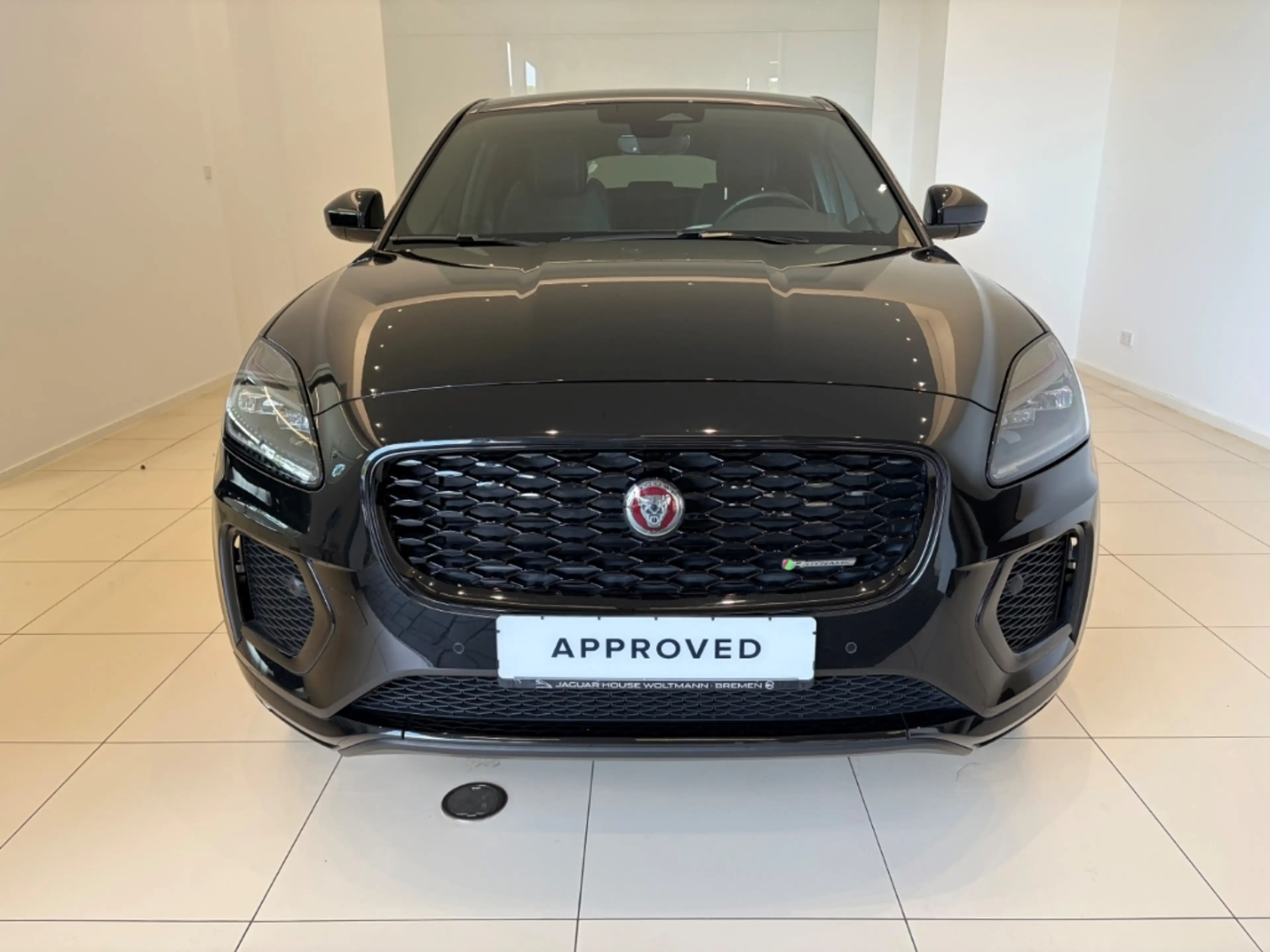Jaguar E-Pace R-Dynamic SE AWD Plug-In Hybrid — photo 8