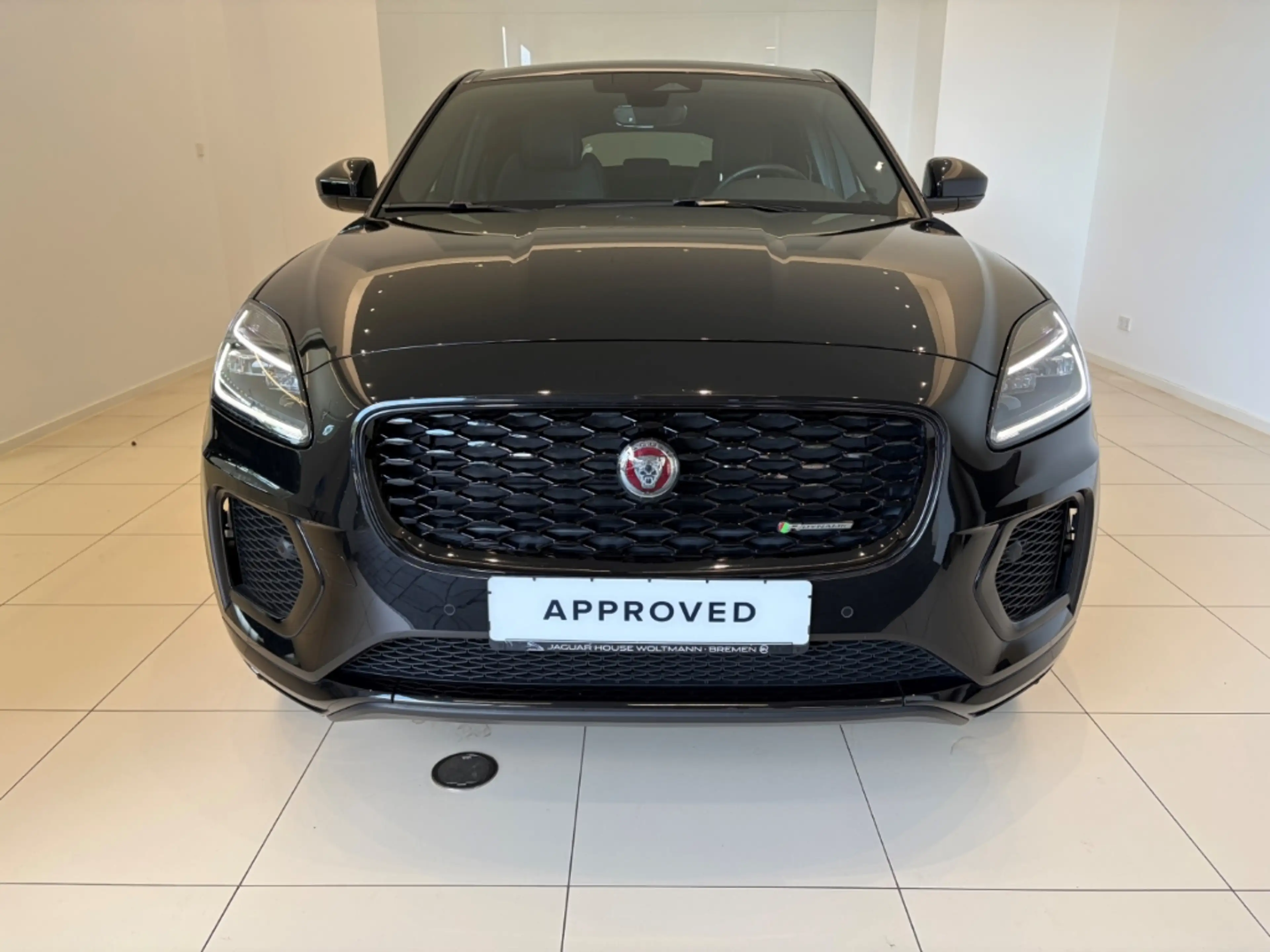 Jaguar E-Pace R-Dynamic SE AWD Plug-In Hybrid — photo 14