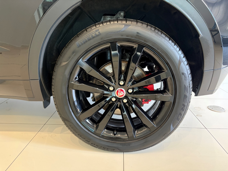 Jaguar E-Pace R-Dynamic SE AWD Plug-In Hybrid — photo 10