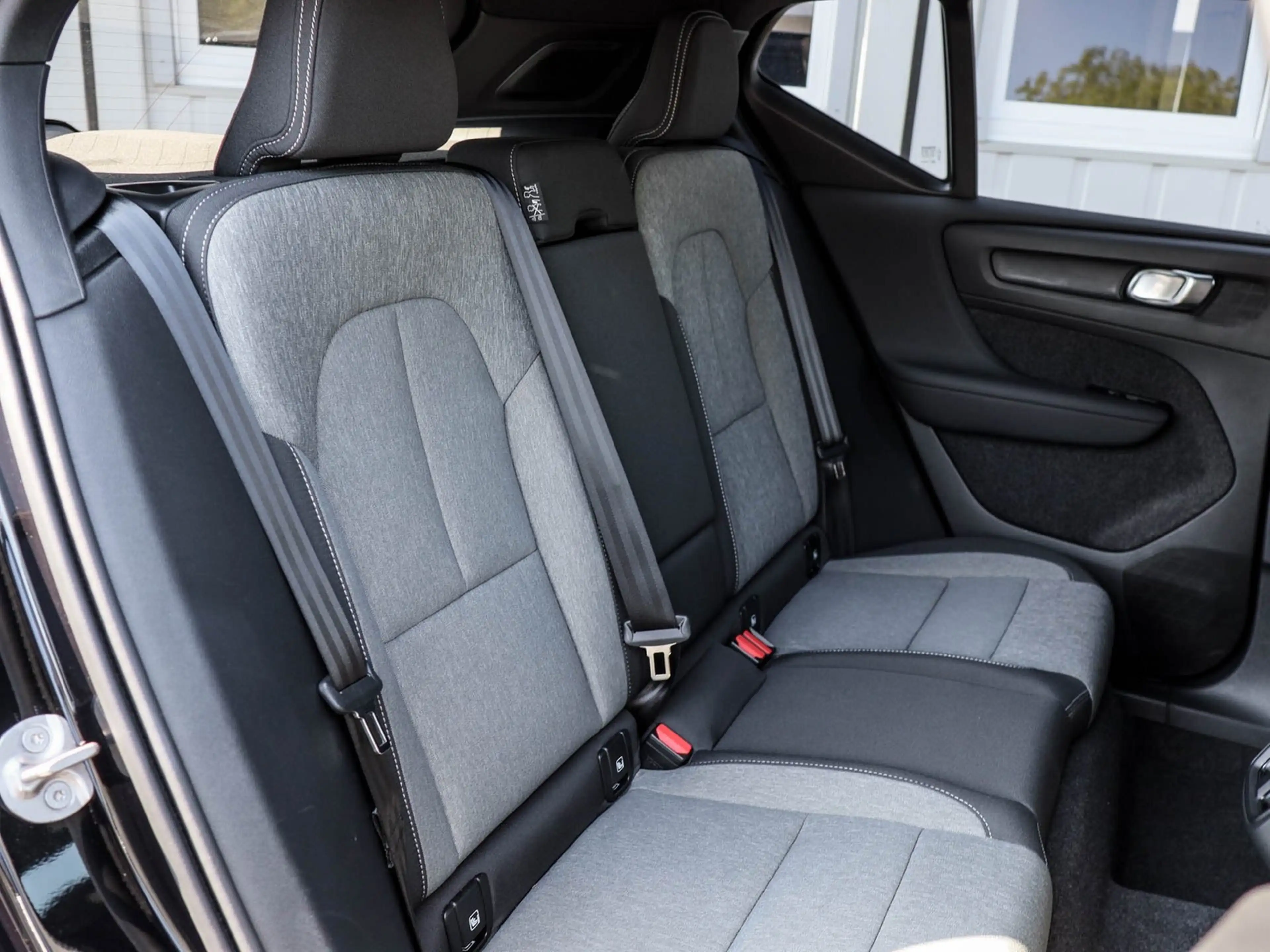 Volvo XC40 B3 Plus Black Edition Panorama 360 Kamera 20 Zoll — photo 4