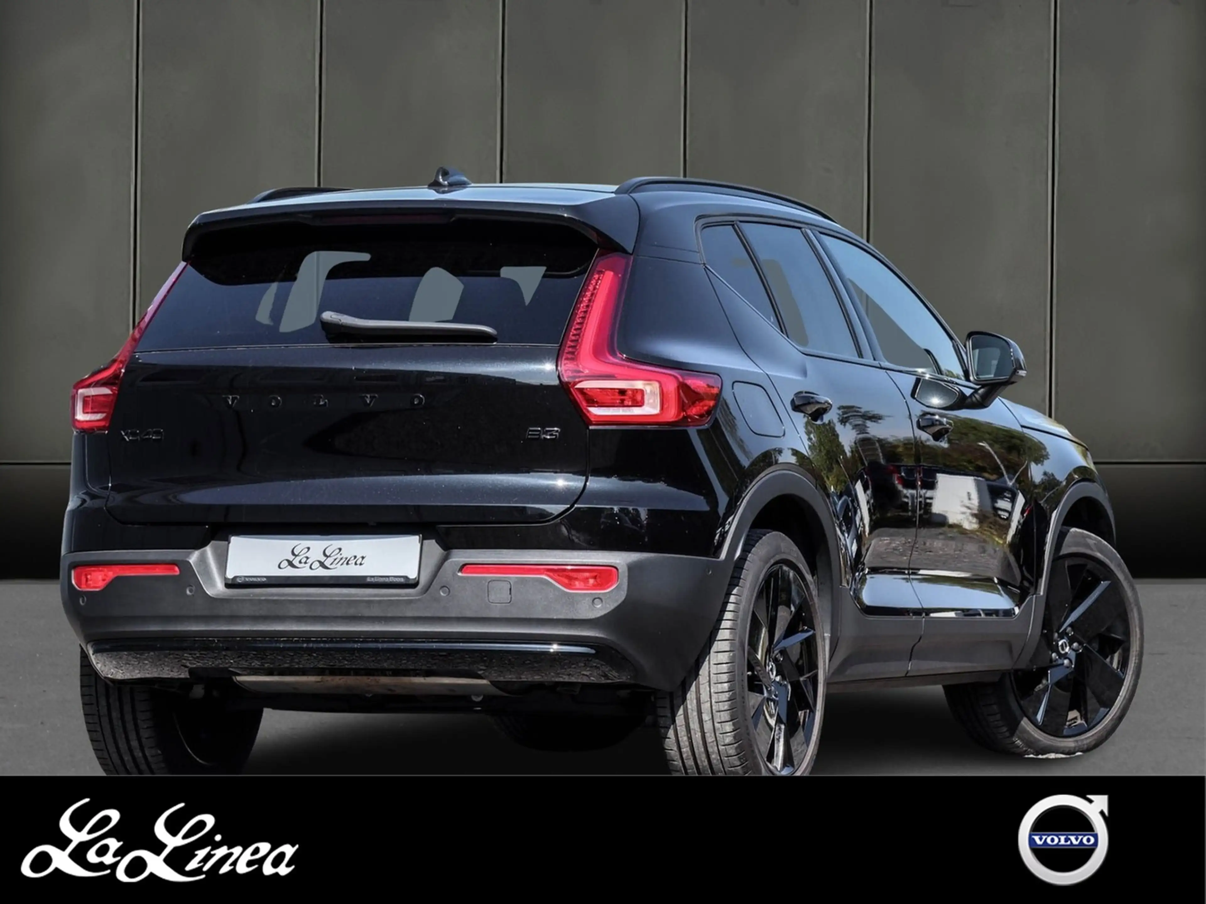 Volvo XC40 B3 Plus Black Edition Panorama 360 Kamera 20 Zoll — photo 2