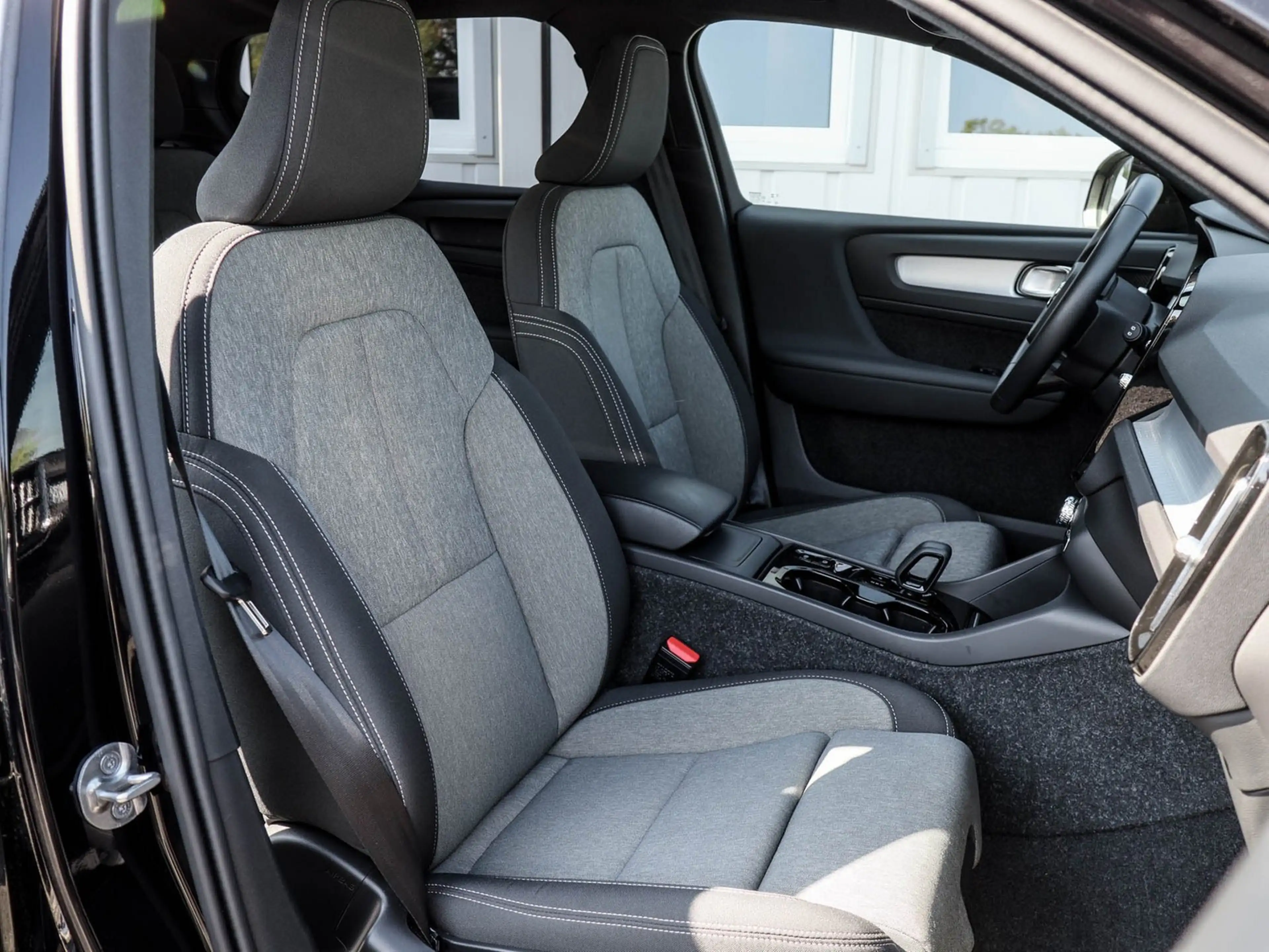 Volvo XC40 B3 Plus Black Edition Panorama 360 Kamera 20 Zoll — photo 6