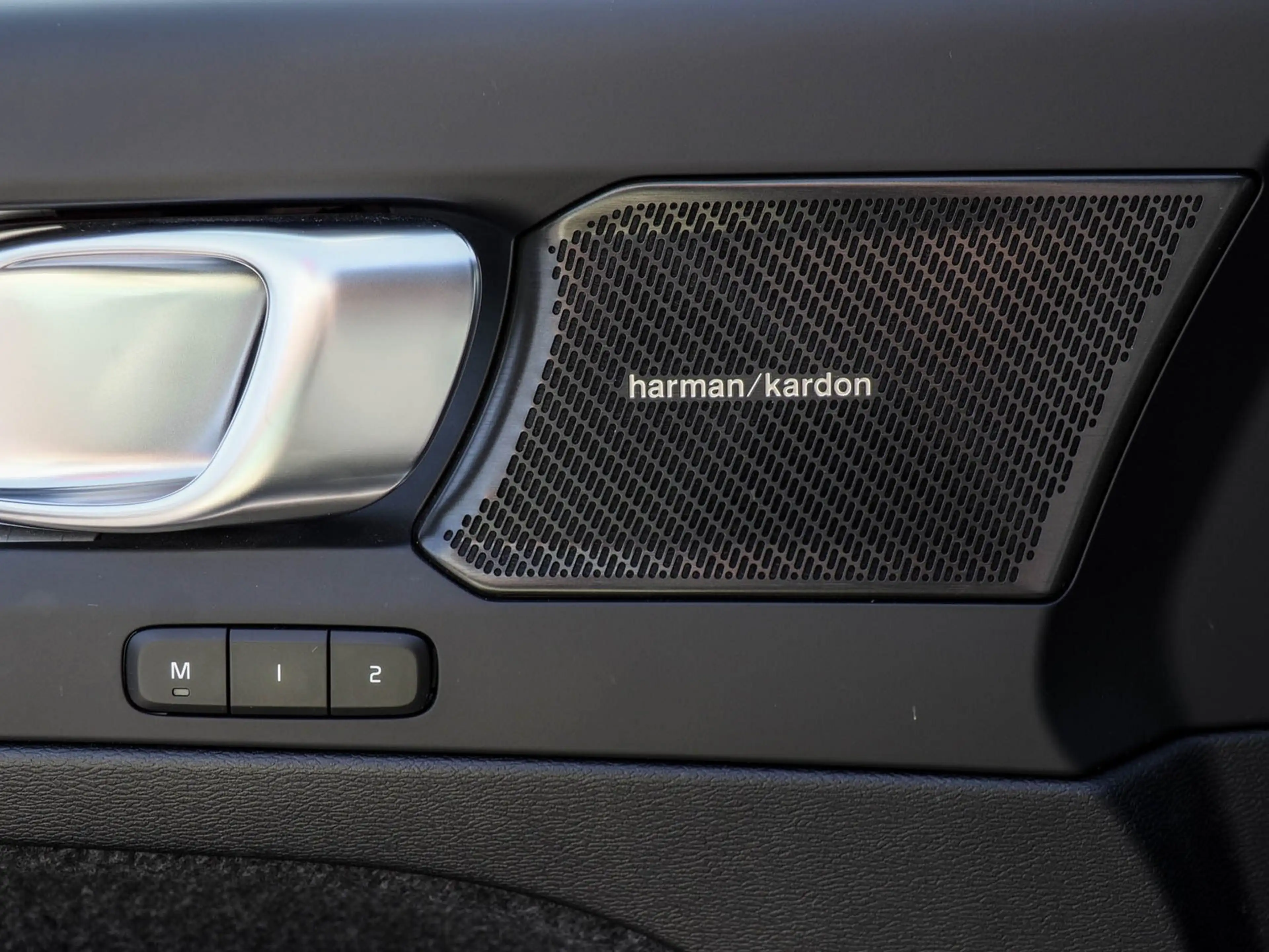 Volvo XC40 B3 Plus Black Edition Panorama 360 Kamera 20 Zoll — photo 15