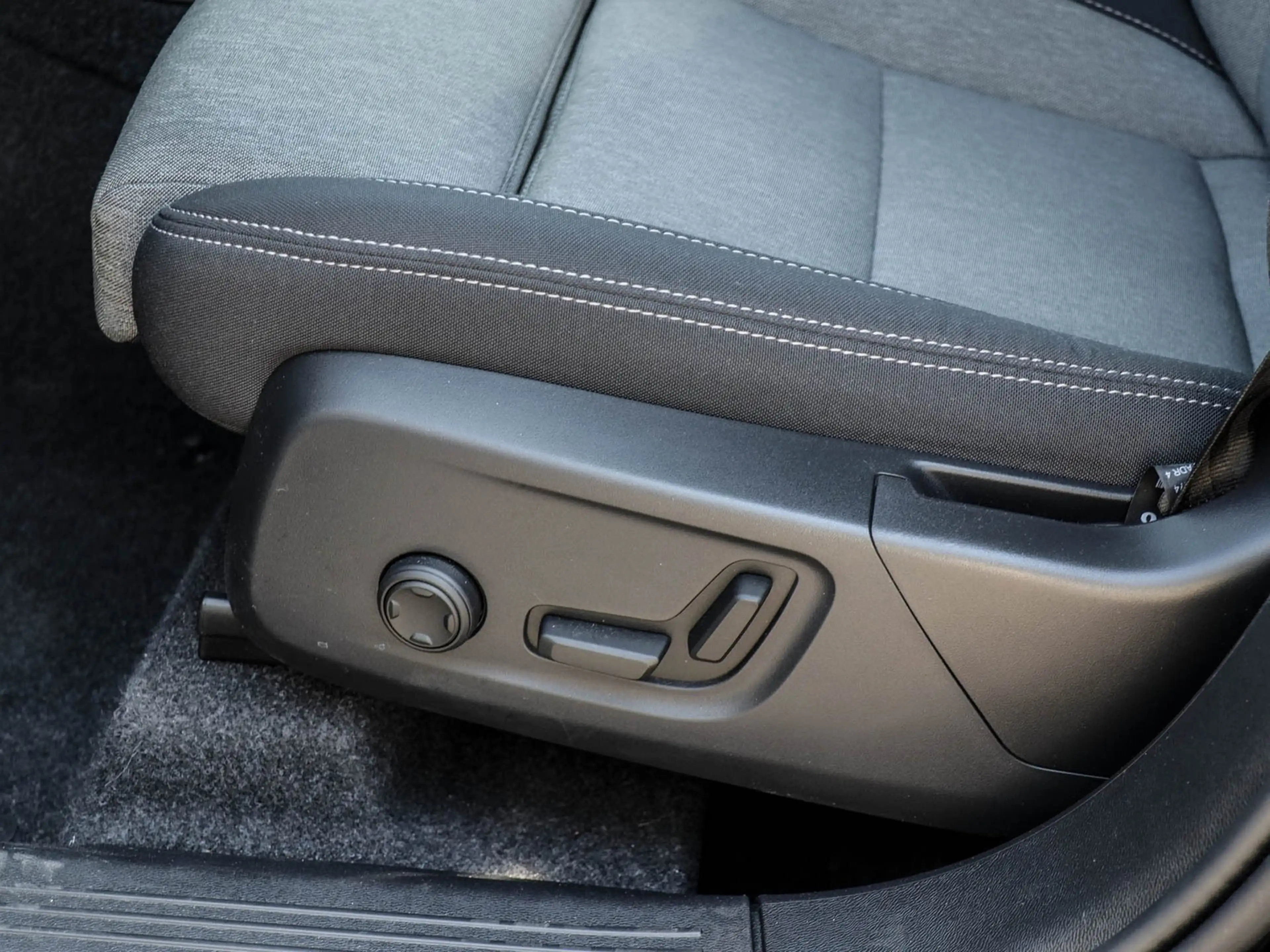 Volvo XC40 B3 Plus Black Edition Panorama 360 Kamera 20 Zoll — photo 14