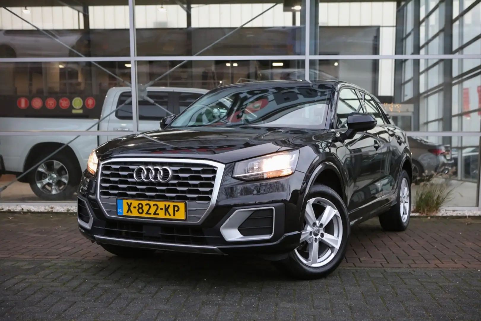 Audi Q2 35 TFSI S Edition Zwart - 1