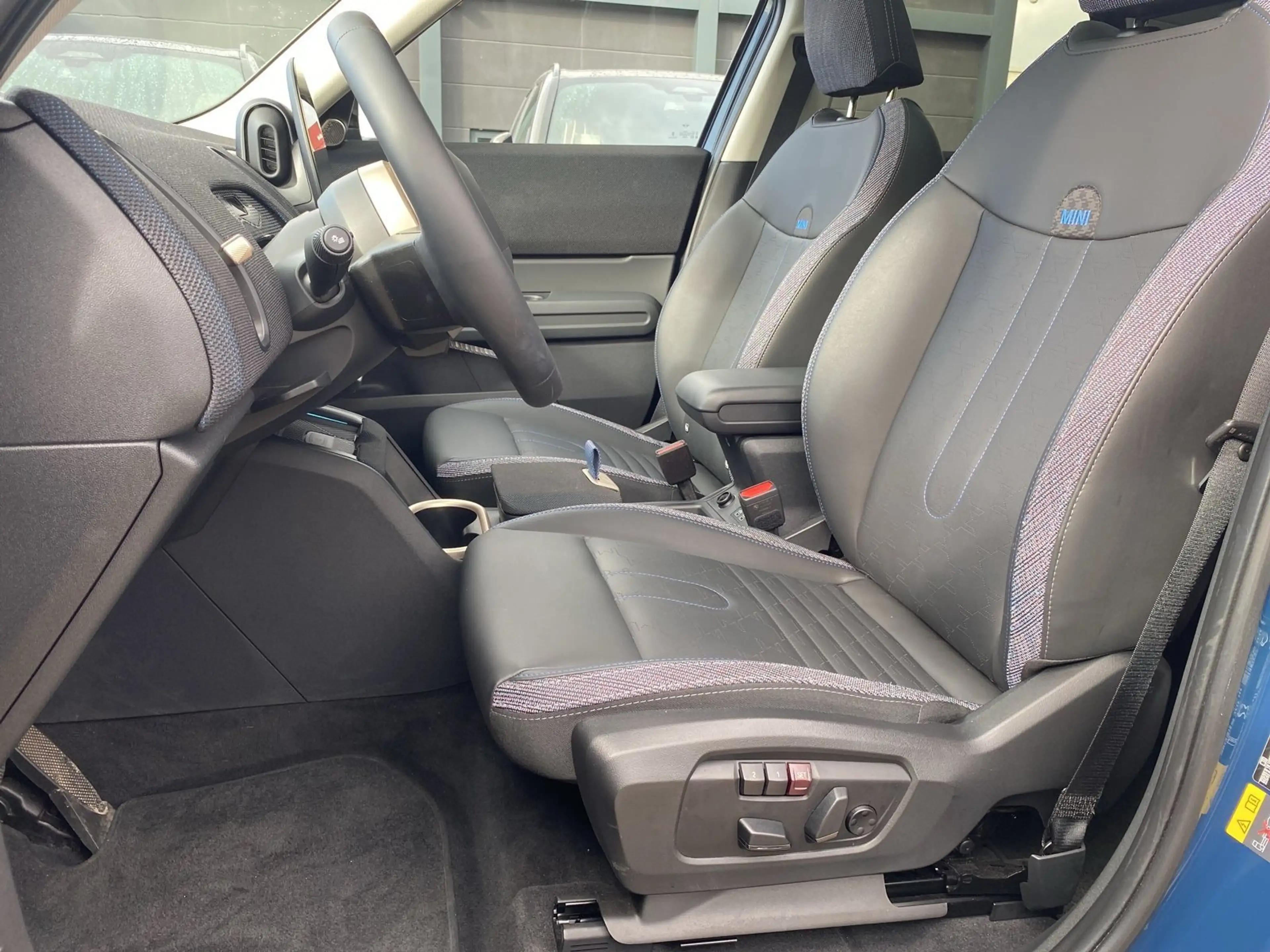 MINI Cooper SE Countryman Countryman SE ALL4 AHK Kamera Pano HUD HK HiFi — photo 9