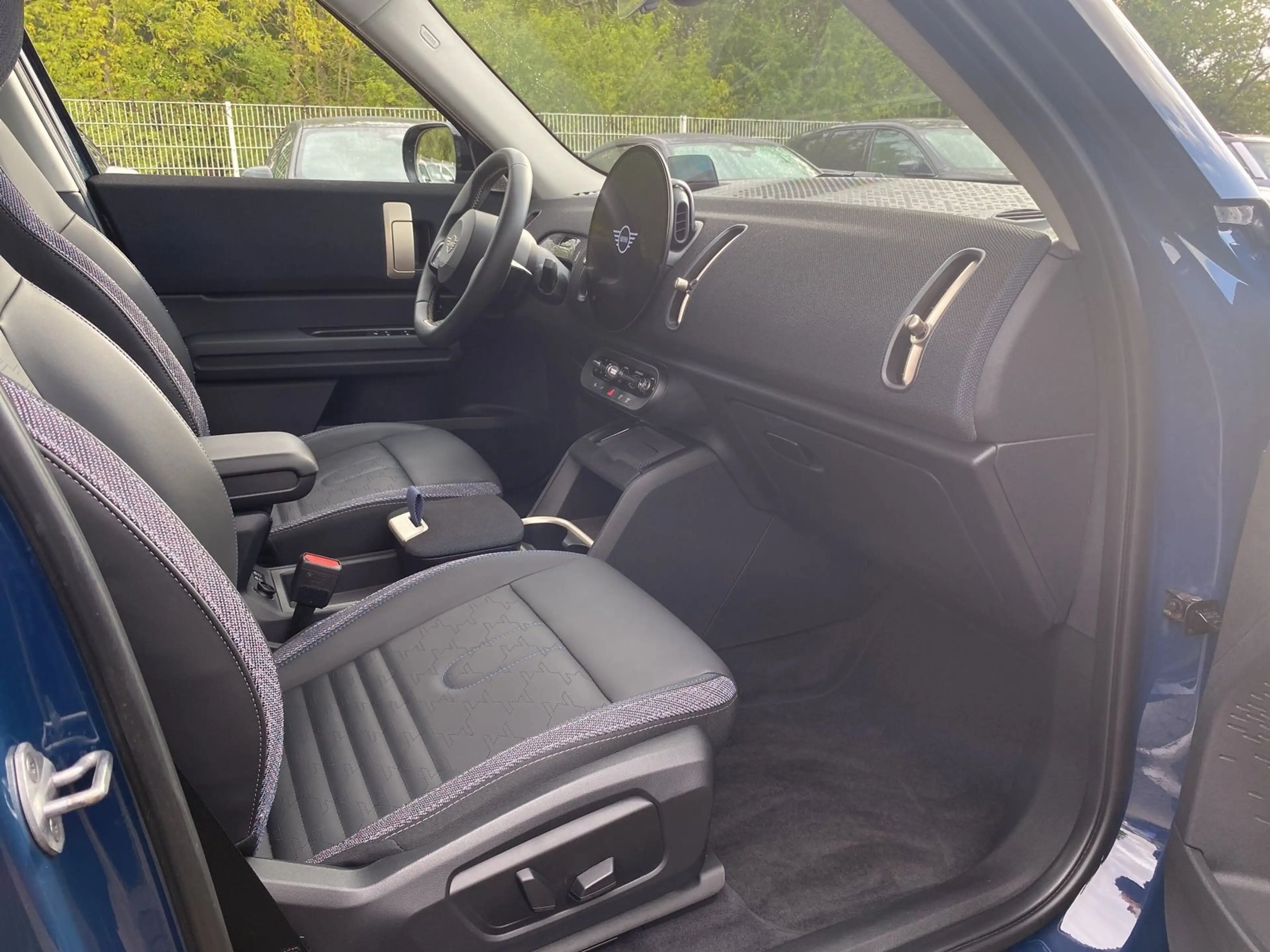 MINI Cooper SE Countryman Countryman SE ALL4 AHK Kamera Pano HUD HK HiFi — photo 11