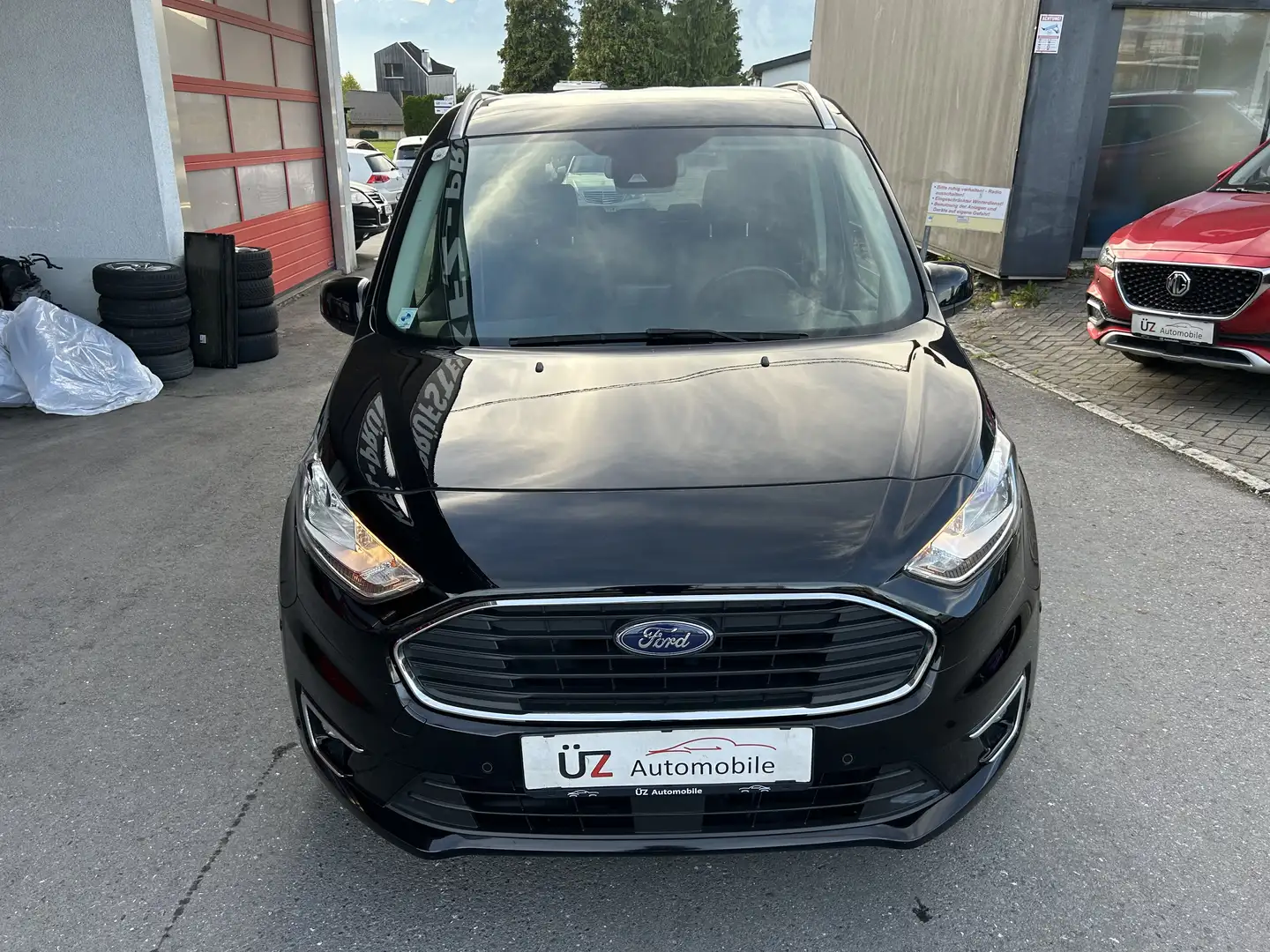 Ford Tourneo Connect 7 Sitzer, Automatik““Titanium““ Schwarz - 2