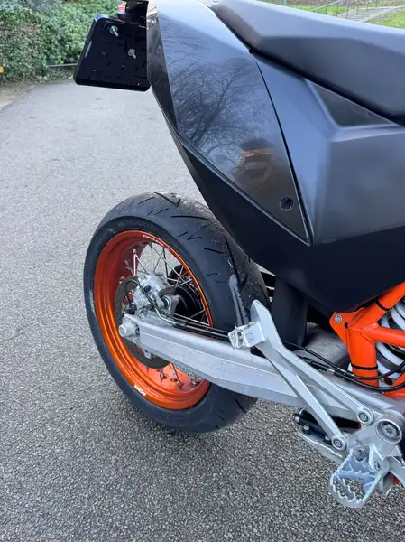 KTM 690 SMC R - foto 6