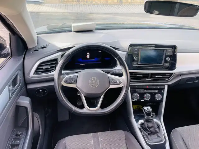 Volkswagen T-Roc view 6