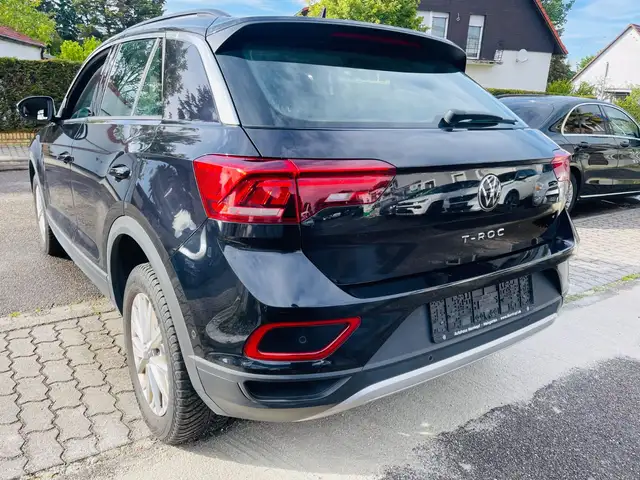 Volkswagen T-Roc view 9