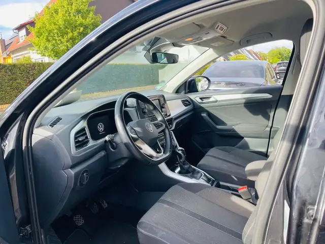 Volkswagen T-Roc view 5
