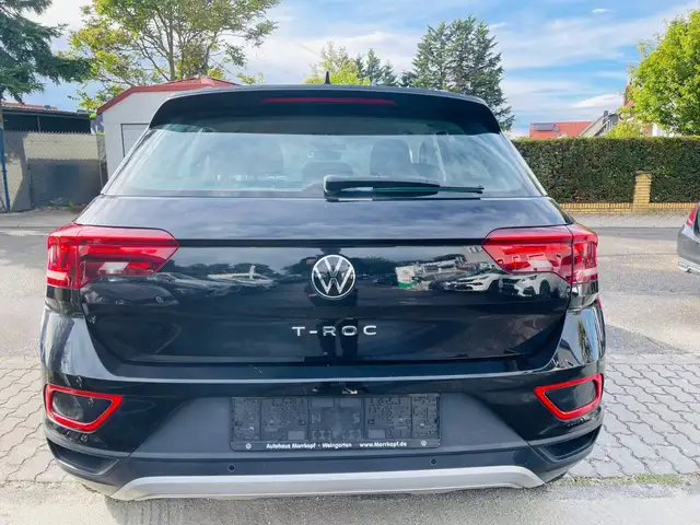 Volkswagen T-Roc view 4